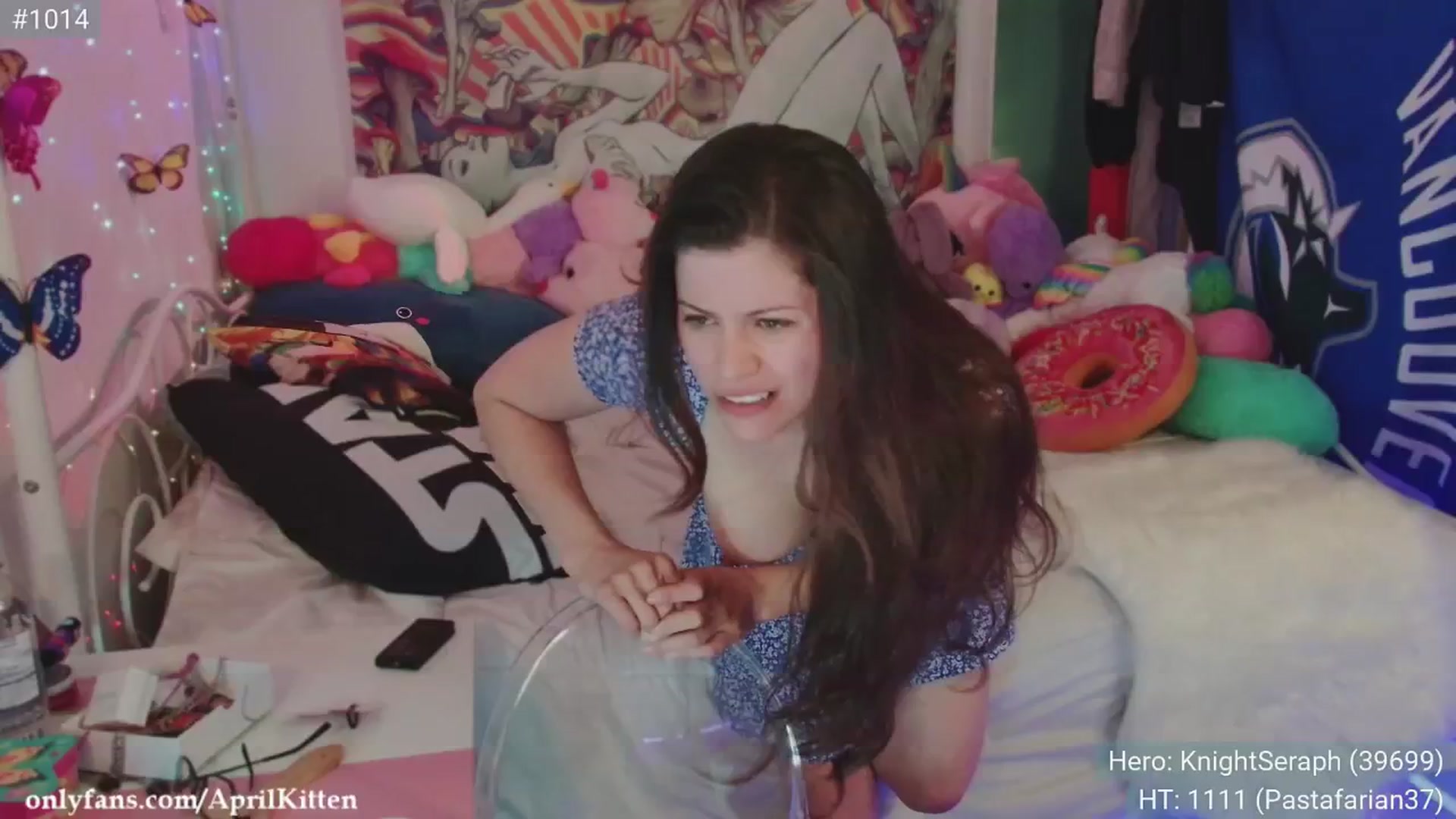 Gallery image thumbnail from April's myfreecams stream on, 04/21/2024, 08:11 image 8 of 20