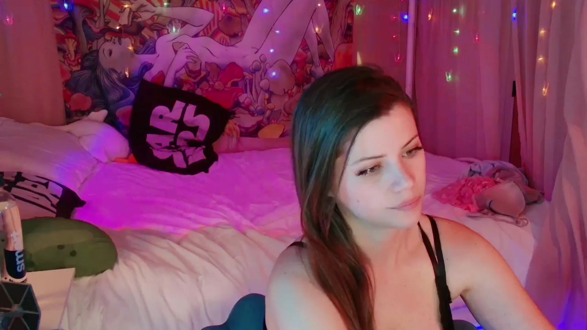 Gallery image thumbnail from April's myfreecams stream on, 07/04/2024, 06:54 image 14 of 20
