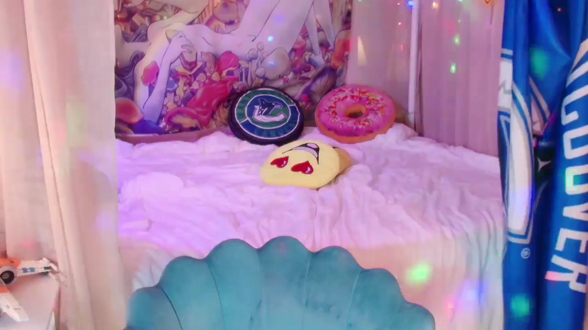 Gallery image thumbnail from April's myfreecams stream on, 08/09/2024, 04:52 image 12 of 20