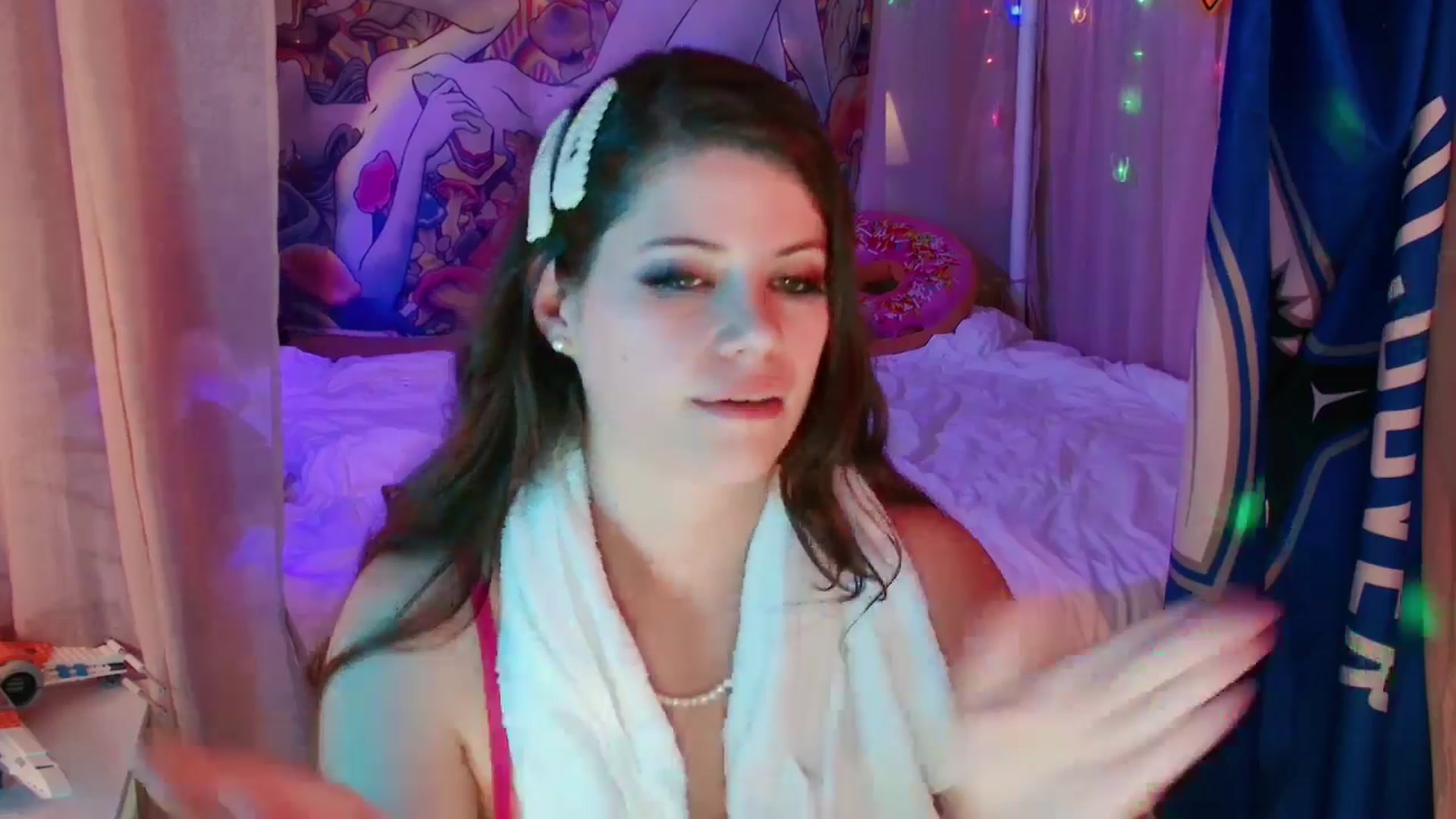 Gallery image thumbnail from April's myfreecams stream on, 08/09/2024, 04:52 image 10 of 20