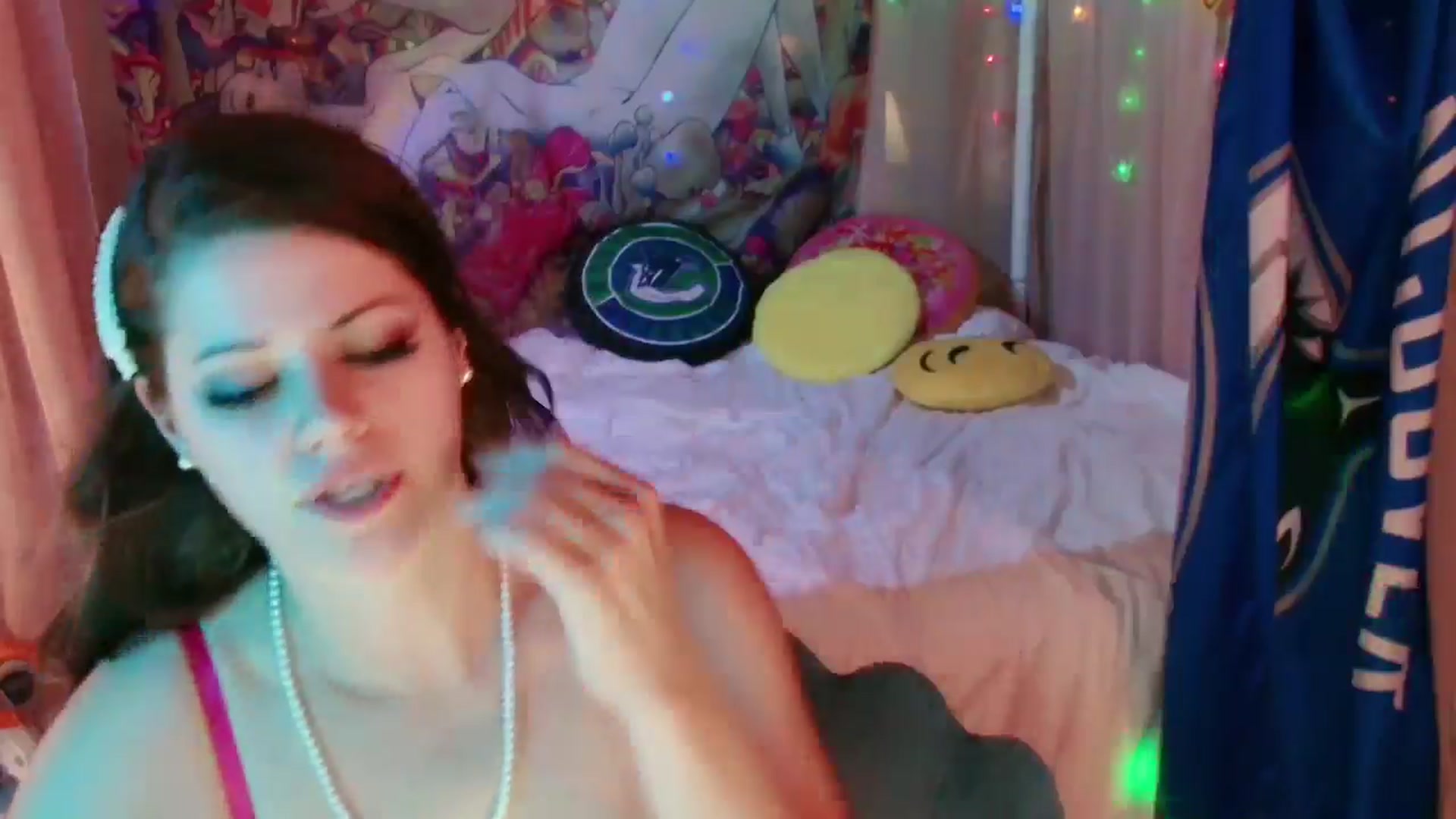 Gallery image thumbnail from April's myfreecams stream on, 08/09/2024, 04:52 image 18 of 20