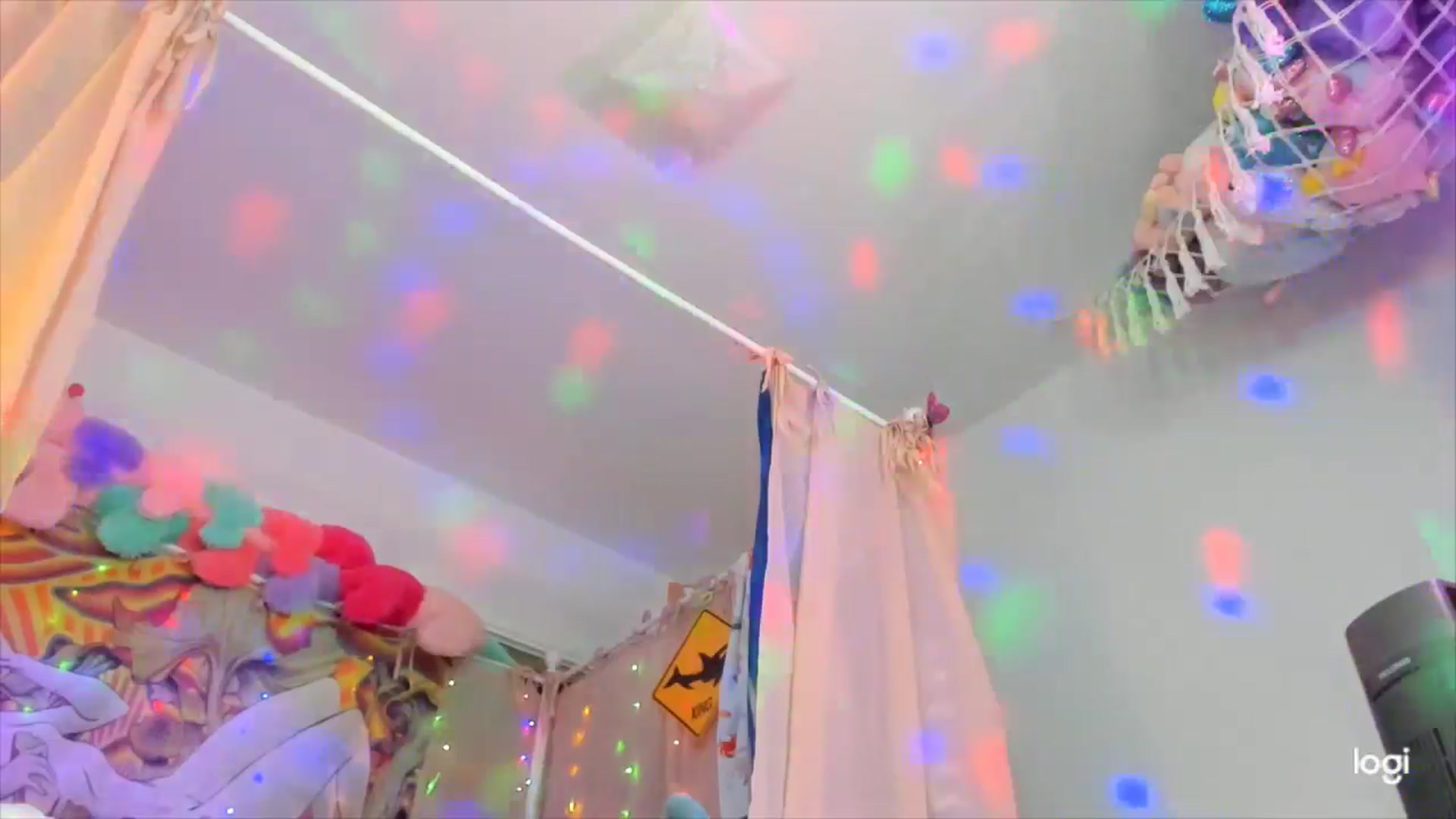 Gallery image thumbnail from April's myfreecams stream on, 08/18/2024, 04:11 image 10 of 20