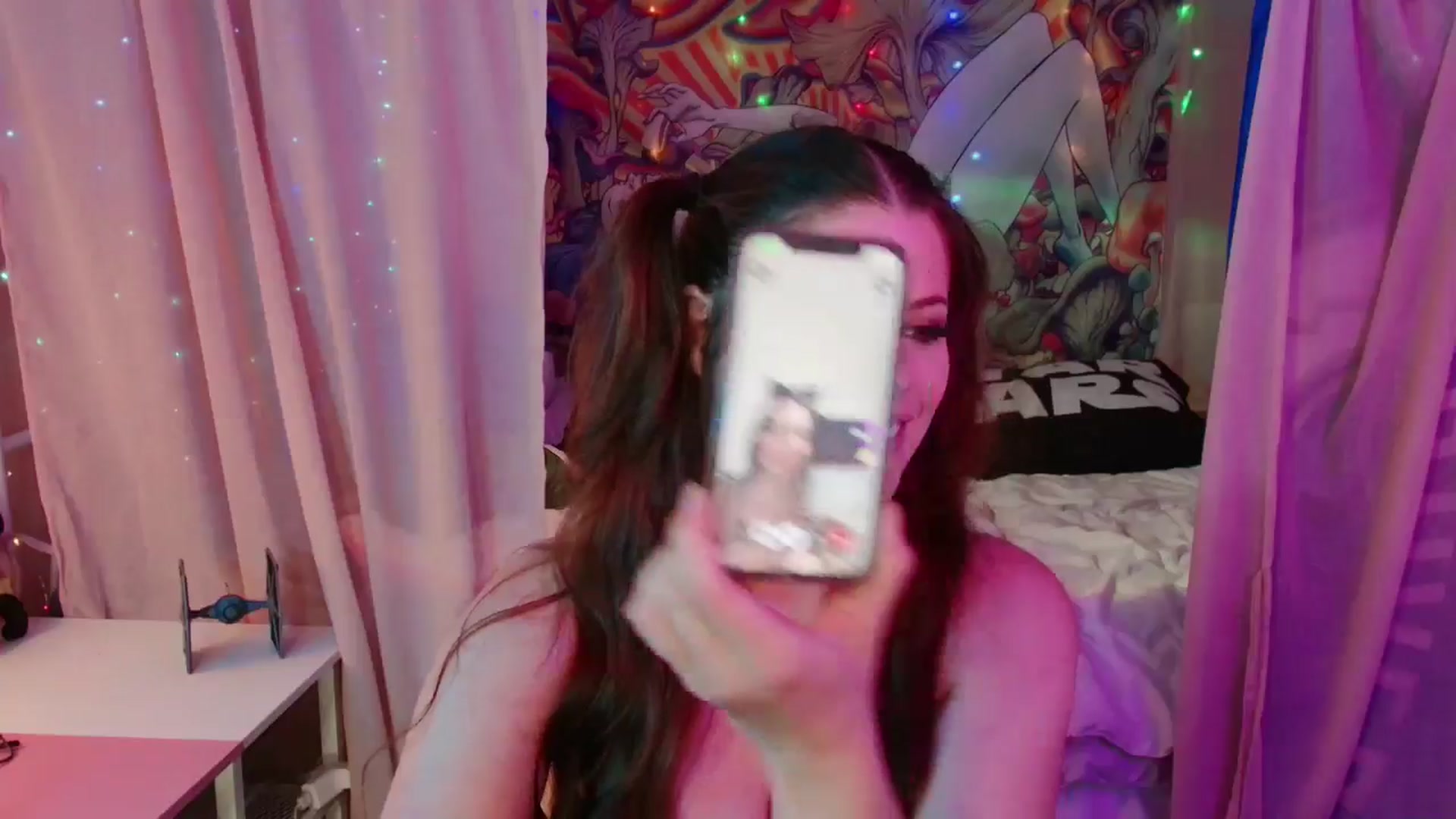 Gallery image thumbnail from April's myfreecams stream on, 08/29/2024, 04:18 image 10 of 20