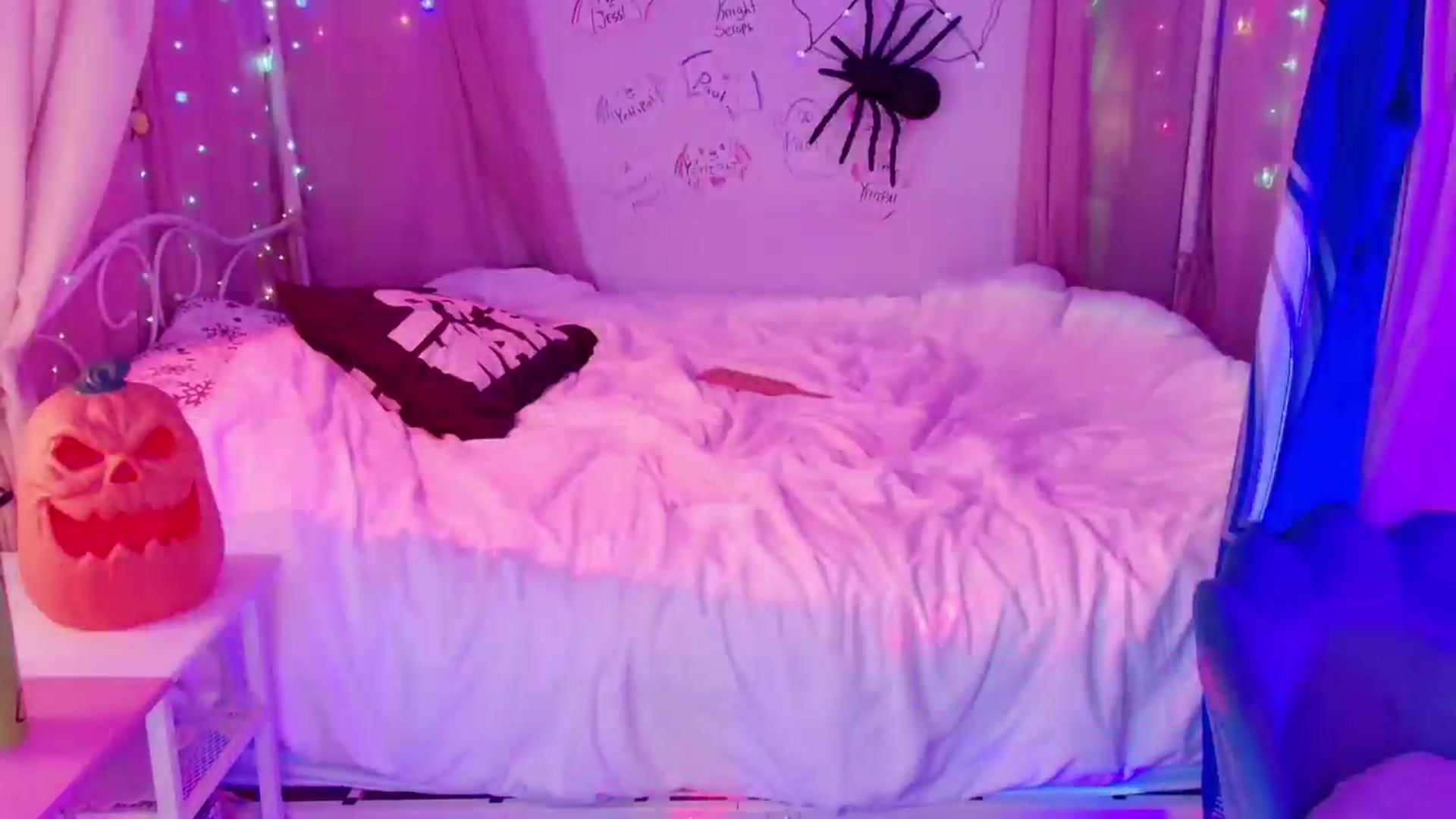 Gallery image thumbnail from April's myfreecams stream on, 10/08/2024, 08:18 image 10 of 20