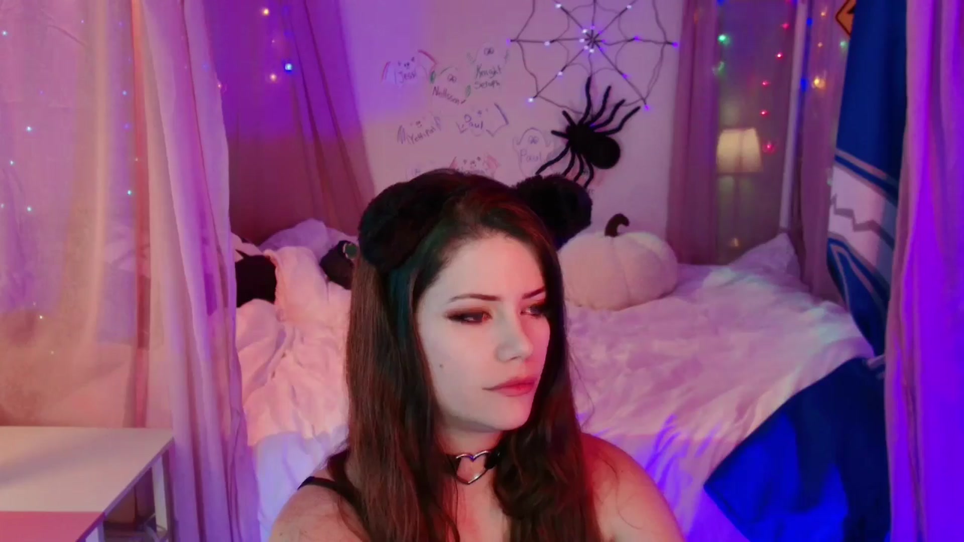 Gallery image thumbnail from April's myfreecams stream on, 10/18/2024, 06:04 image 8 of 20