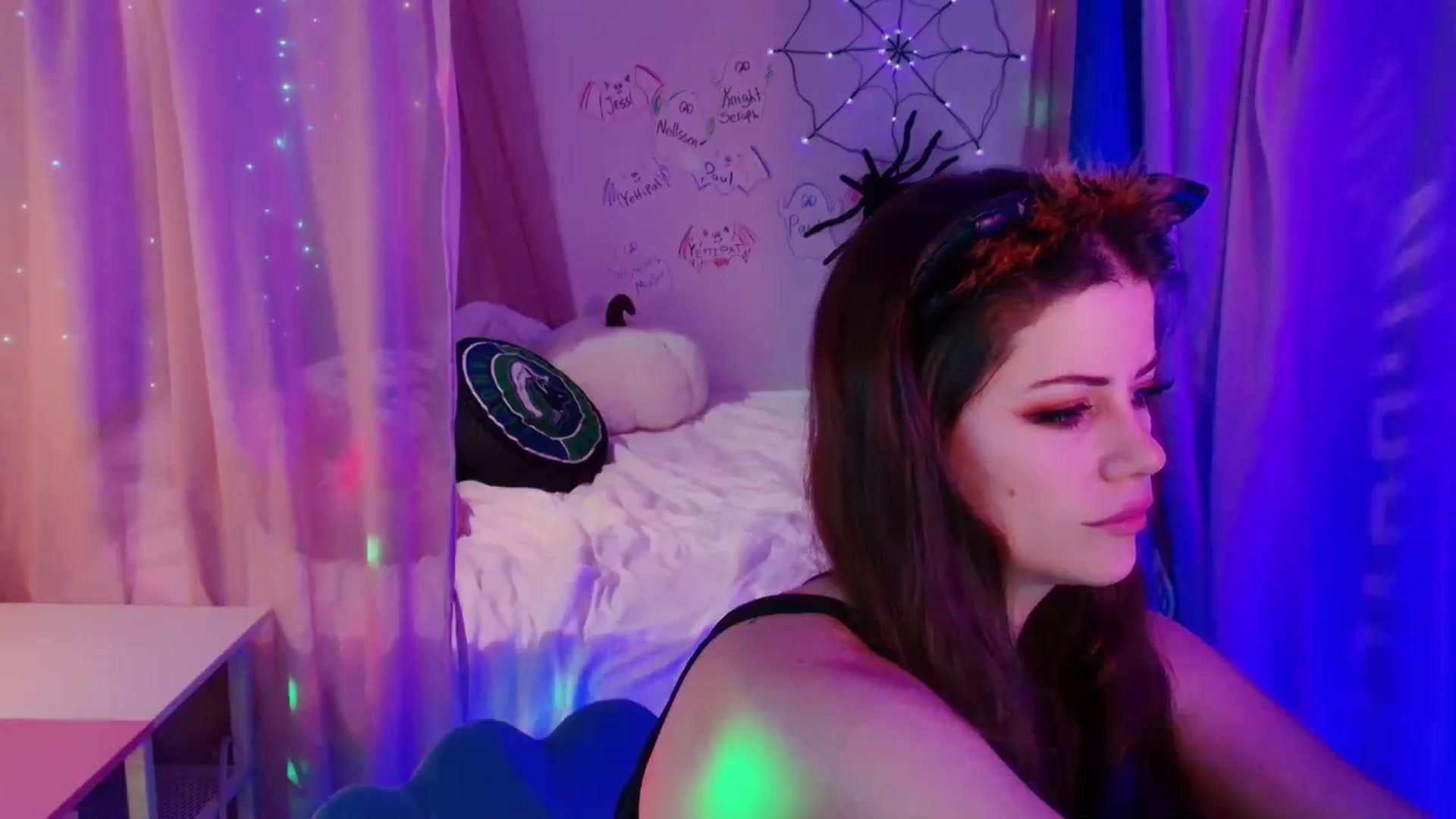 Gallery image thumbnail from April's myfreecams stream on, 10/21/2024, 06:25 image 2 of 20