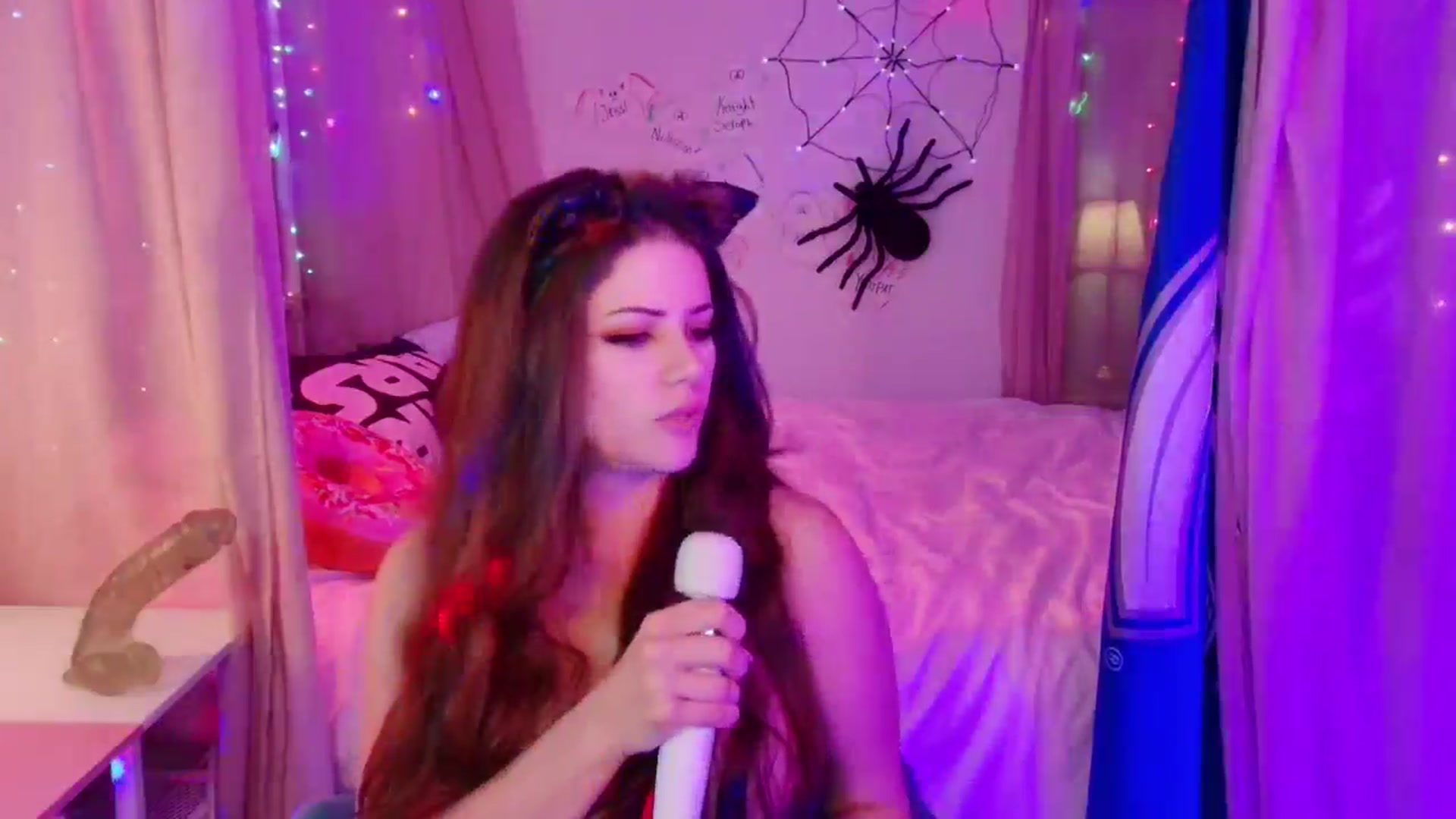 Gallery image thumbnail from April's myfreecams stream on, 10/21/2024, 06:25 image 19 of 20
