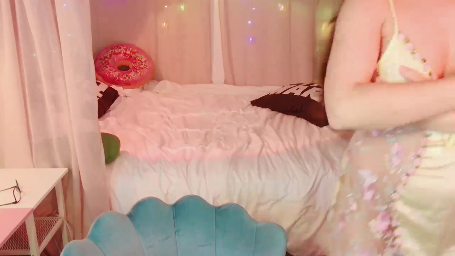 Gallery image thumbnail from April's myfreecams stream on, 11/14/2024, 05:19 image 10 of 20