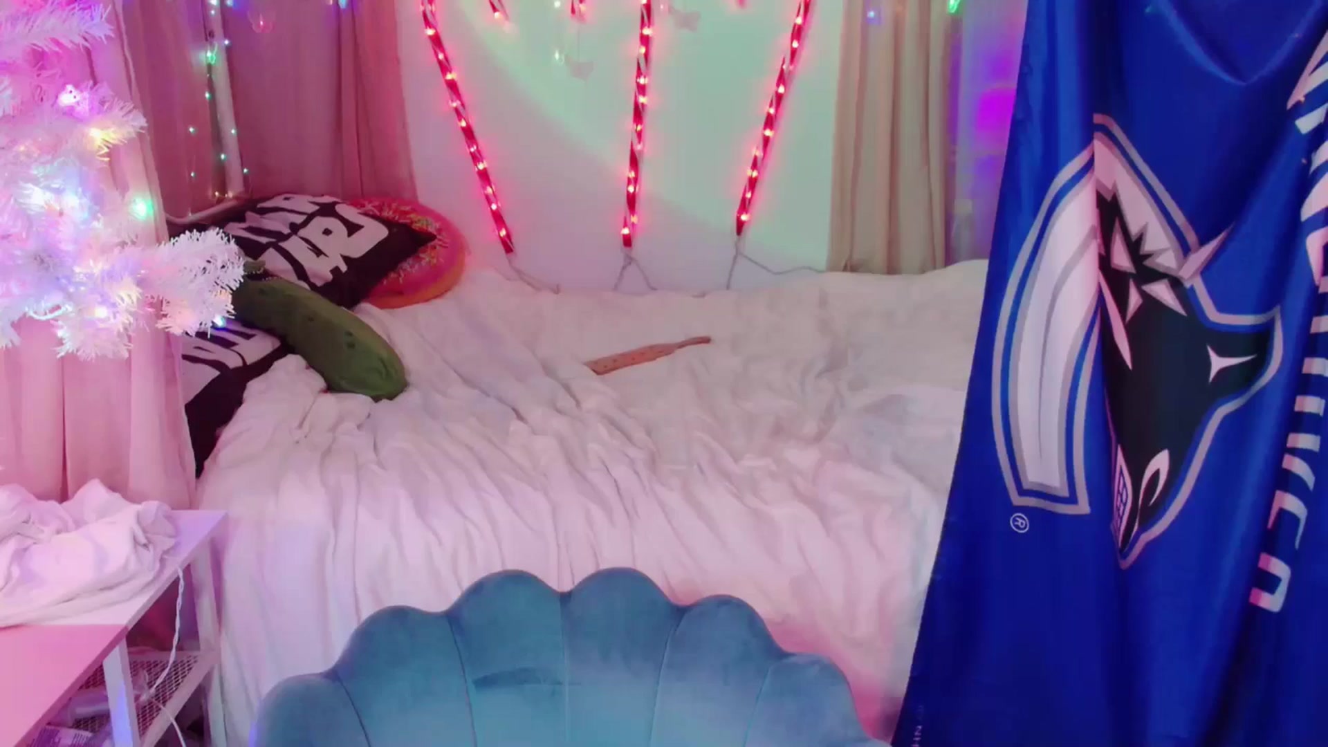 Gallery image thumbnail from April's myfreecams stream on, 11/18/2024, 06:52 image 1 of 20