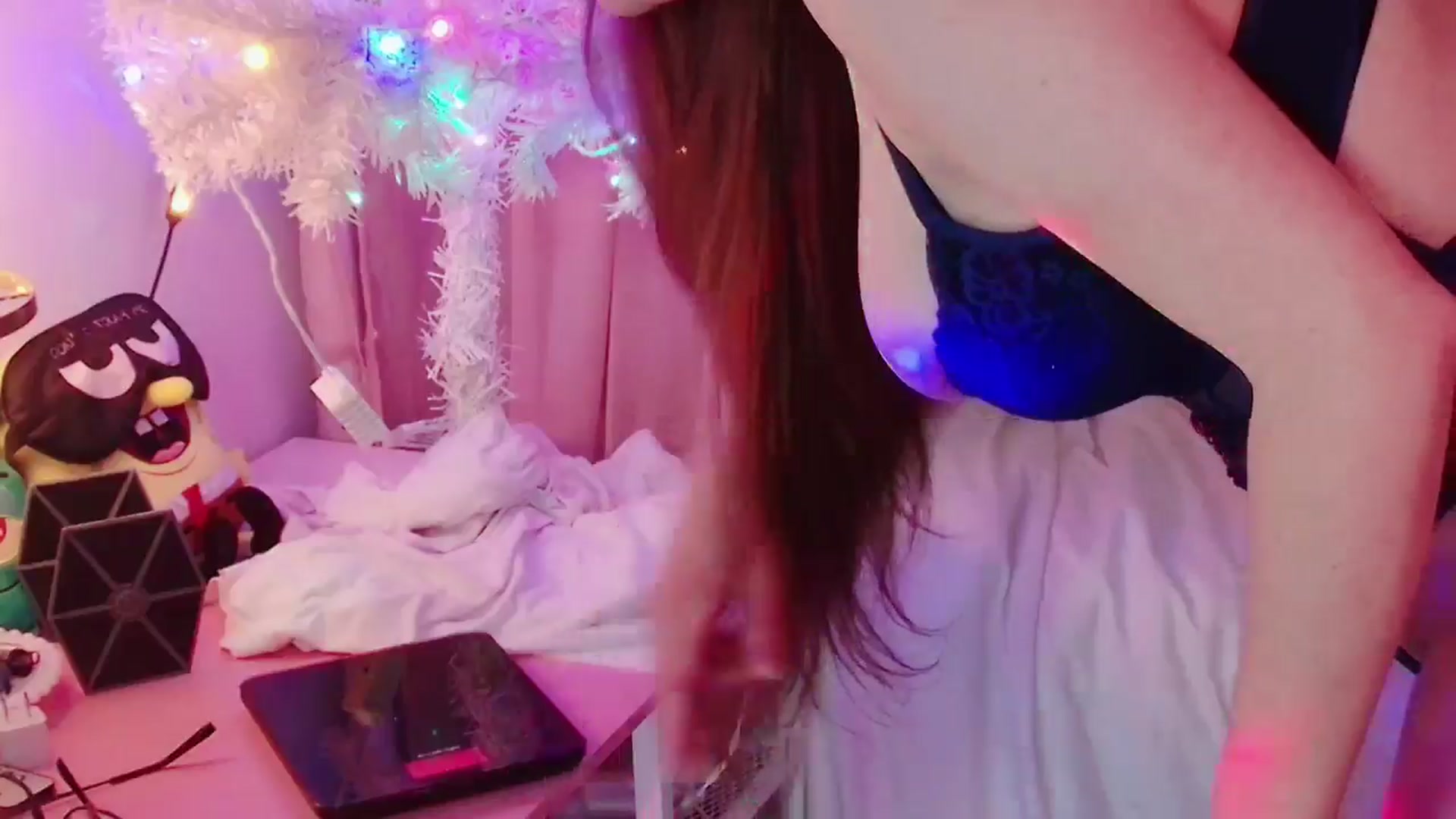 Gallery image thumbnail from April's myfreecams stream on, 11/18/2024, 06:52 image 3 of 20