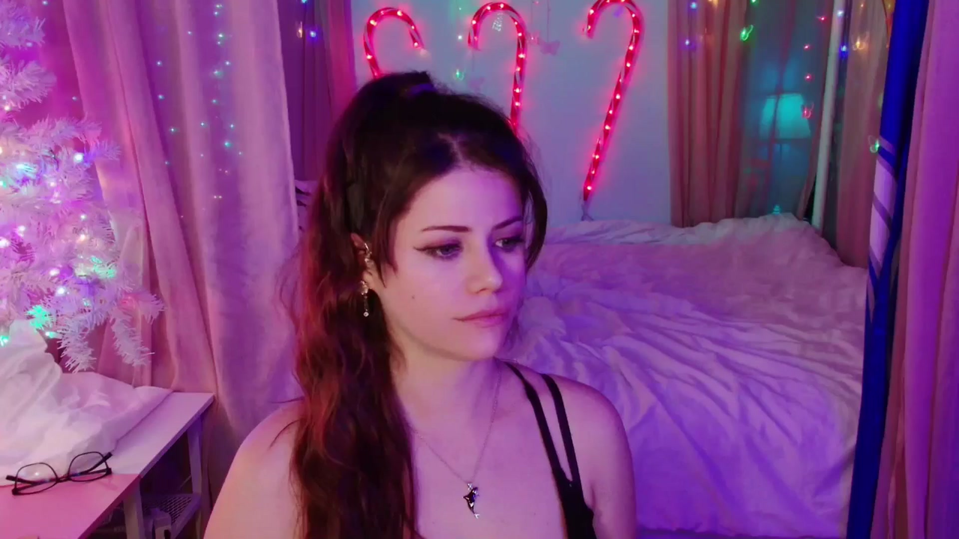 Gallery image thumbnail from April's myfreecams stream on, 11/29/2024, 08:46 image 20 of 20