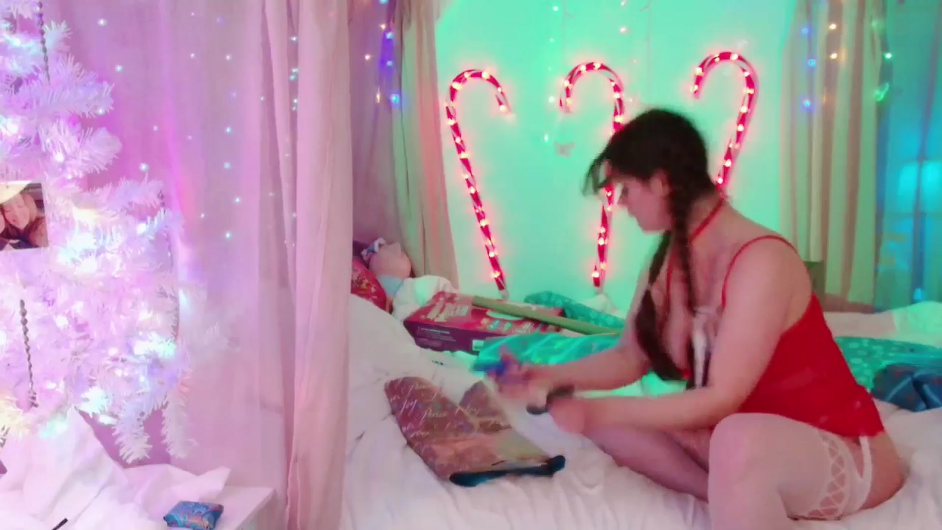 Gallery image thumbnail from April's myfreecams stream on, 12/21/2024, 08:25 image 19 of 20
