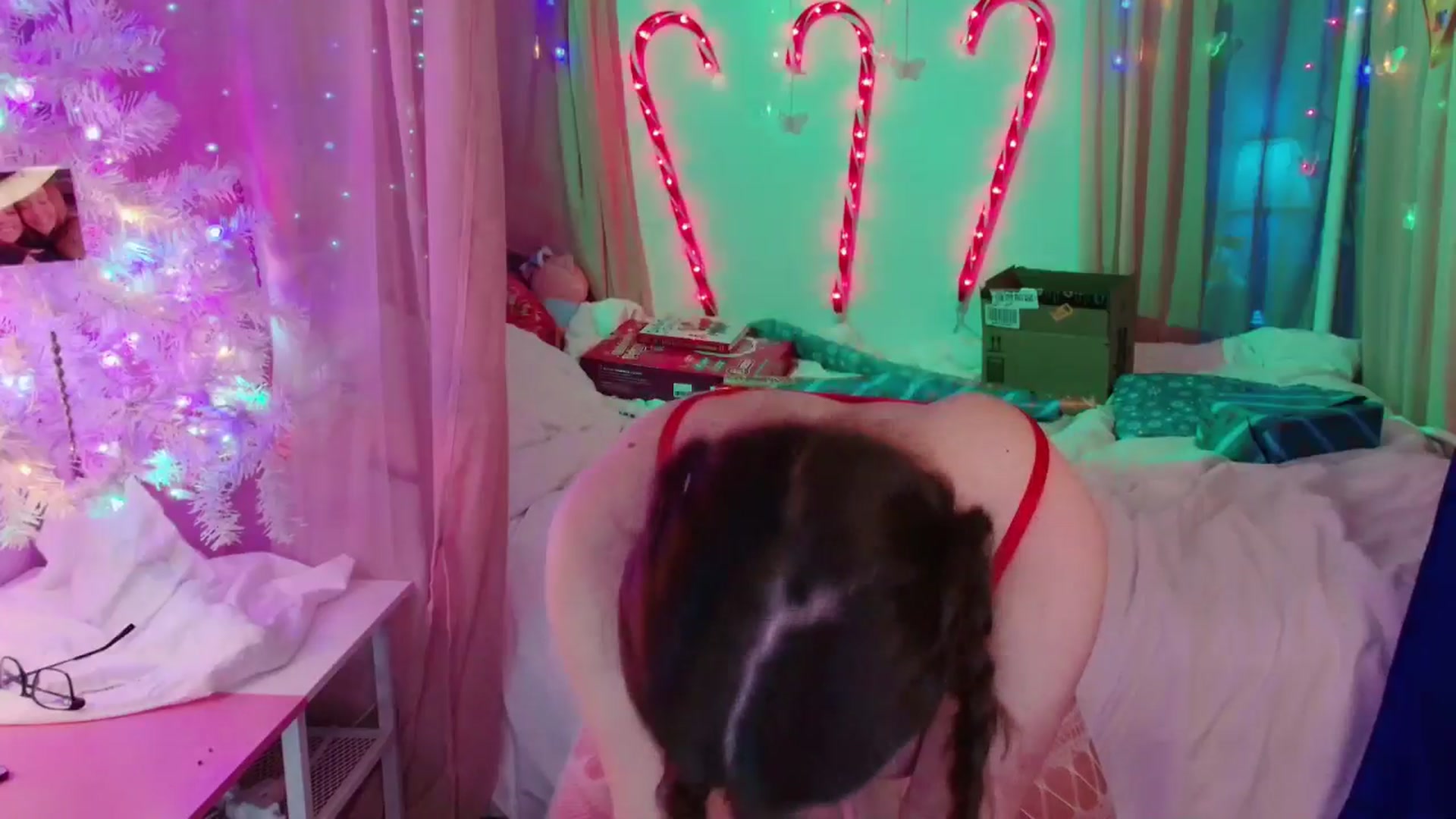Gallery image thumbnail from April's myfreecams stream on, 12/21/2024, 08:25 image 17 of 20