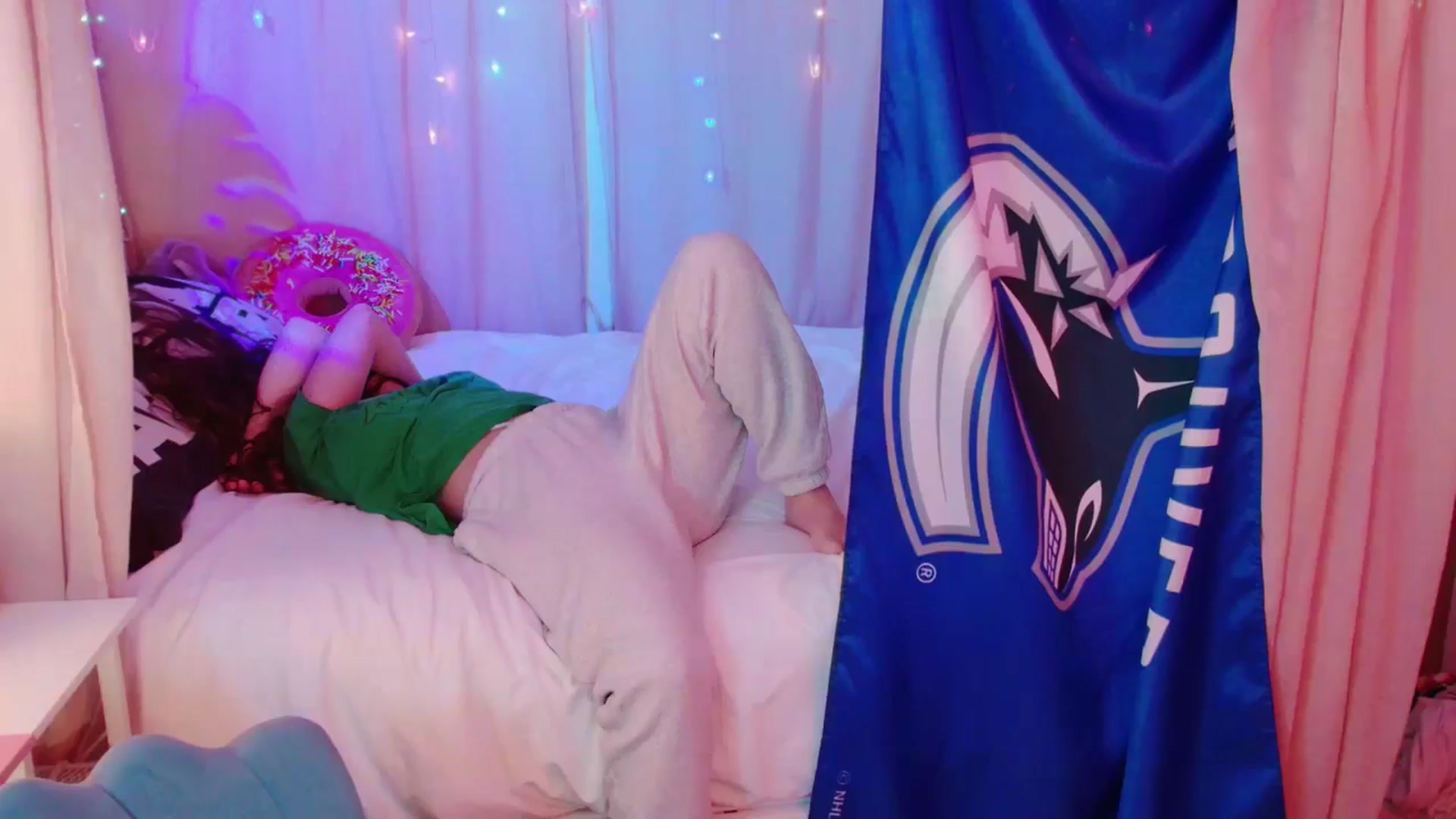 Gallery image thumbnail from April's myfreecams stream on, 01/05/2025, 08:33 image 6 of 20