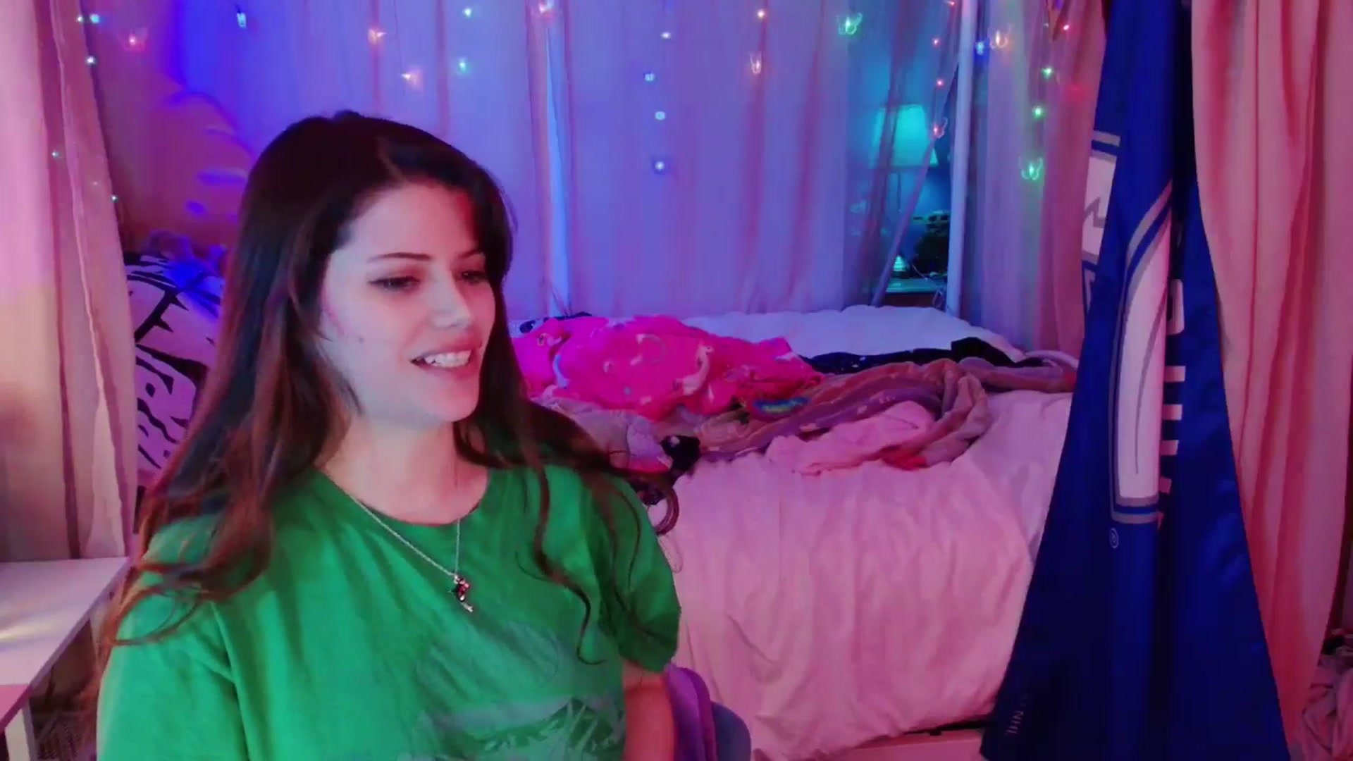 Gallery image thumbnail from April's myfreecams stream on, 01/05/2025, 08:33 image 16 of 20