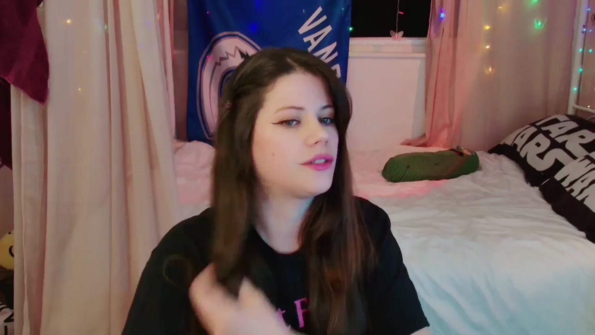 Gallery image thumbnail from April's myfreecams stream on, 01/08/2025, 07:46 image 12 of 20