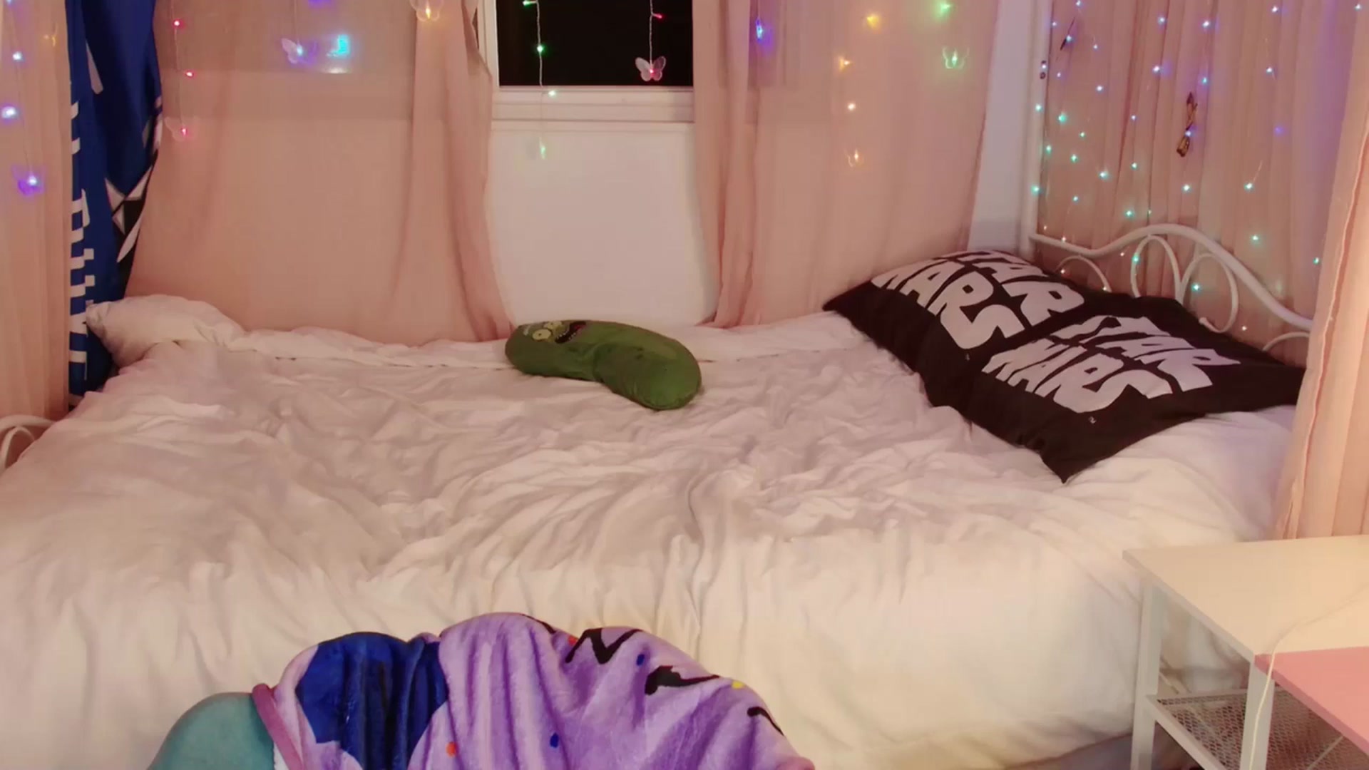 Gallery image thumbnail from April's myfreecams stream on, 01/11/2025, 08:43 image 19 of 20