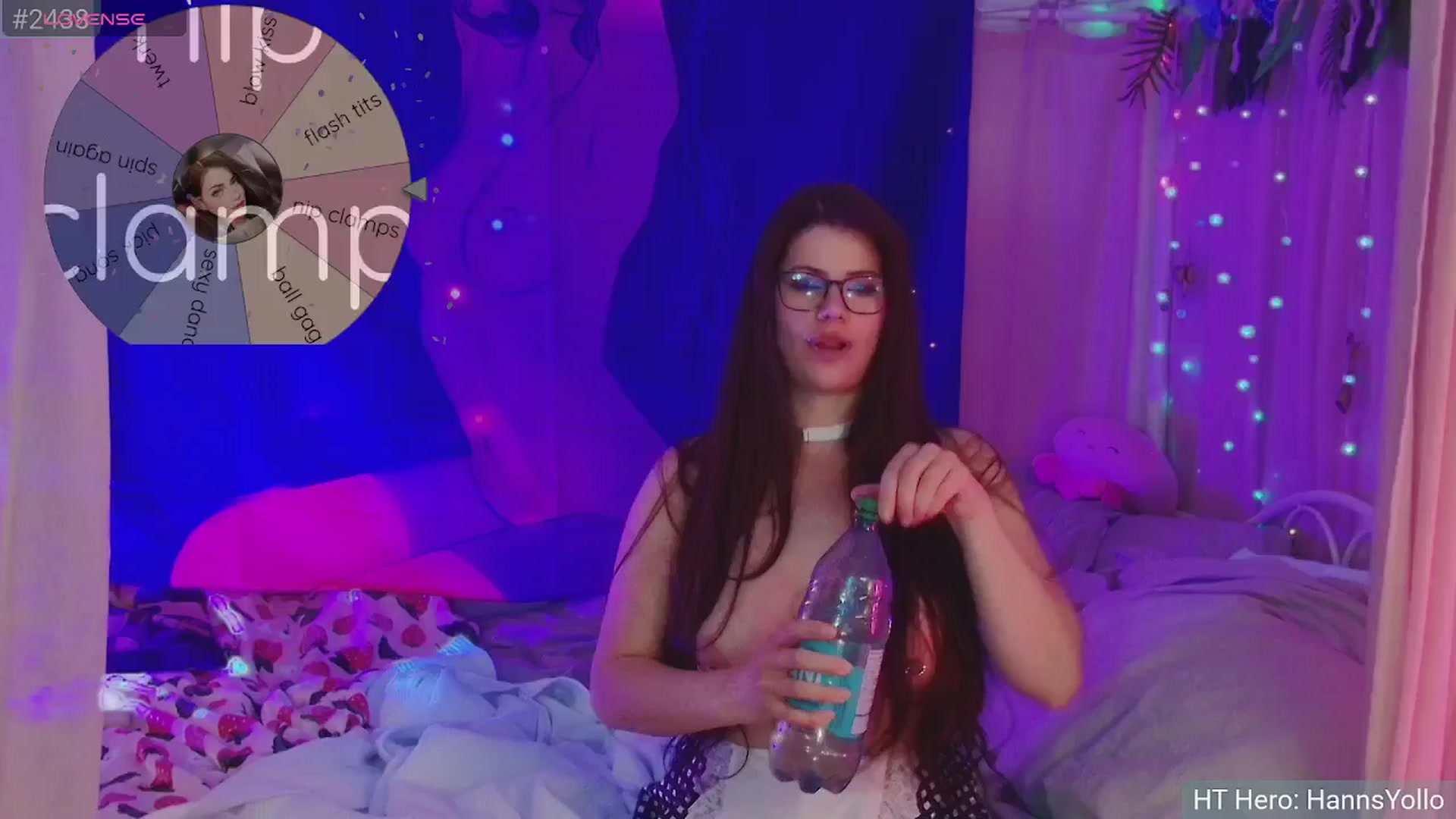 Gallery image thumbnail from April's myfreecams stream on, 05/06/2025, 07:13 image 14 of 20