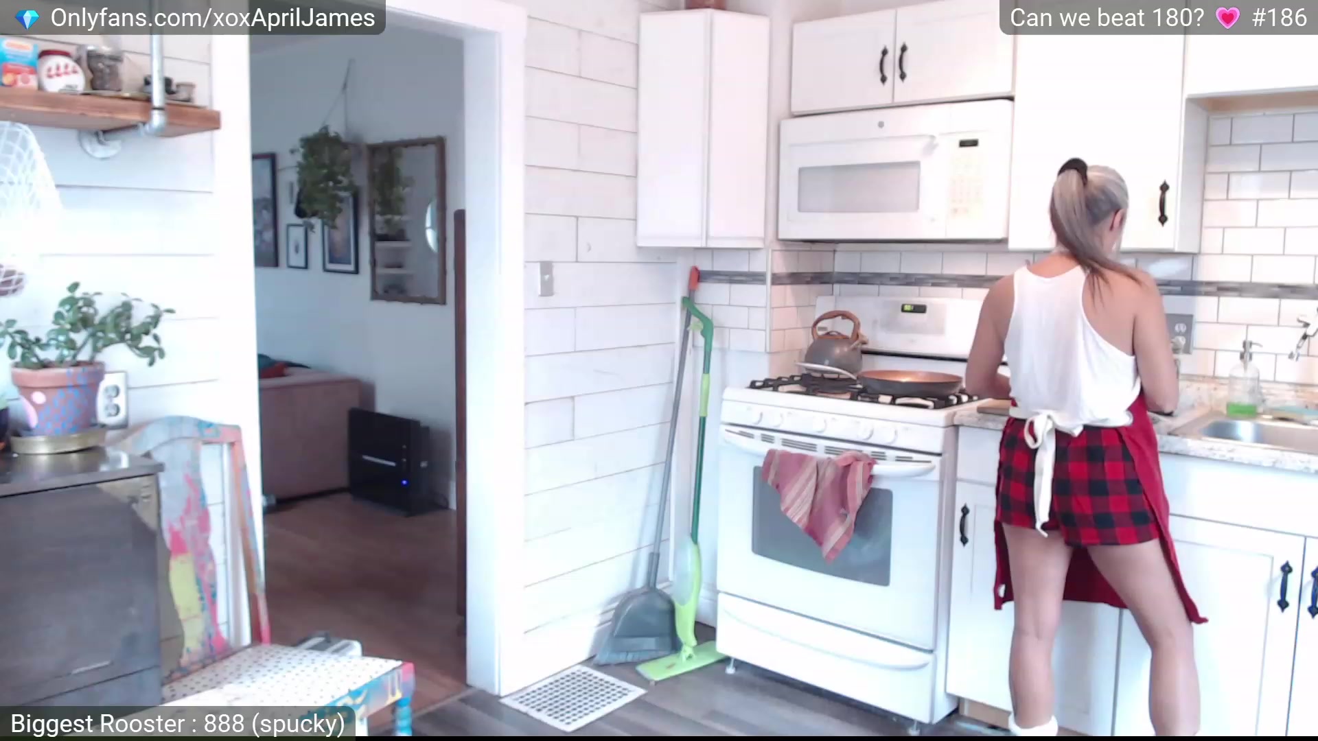 Gallery image thumbnail from AprilJames's myfreecams stream on, 11/24/2022, 18:03 image 2 of 20
