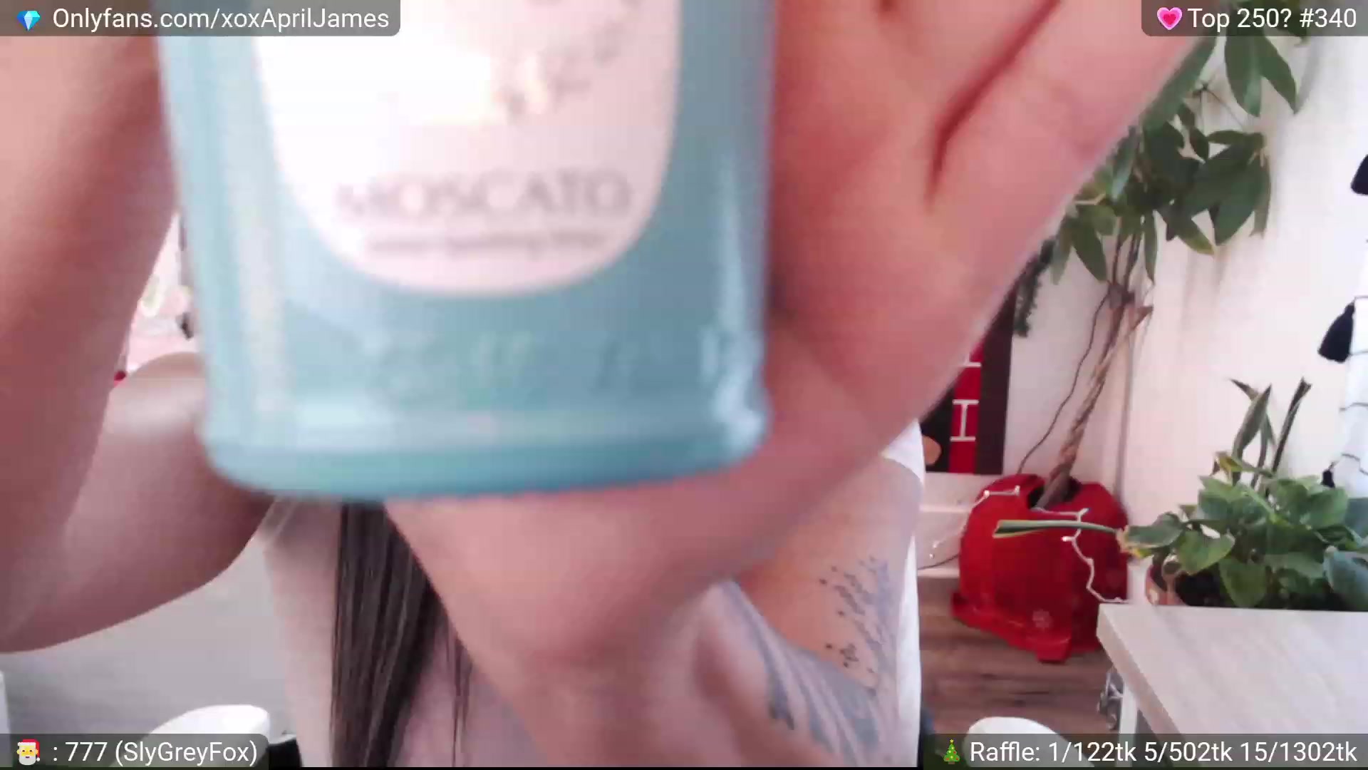 Gallery image thumbnail from AprilJames's myfreecams stream on, 12/24/2022, 20:03 image 1 of 20
