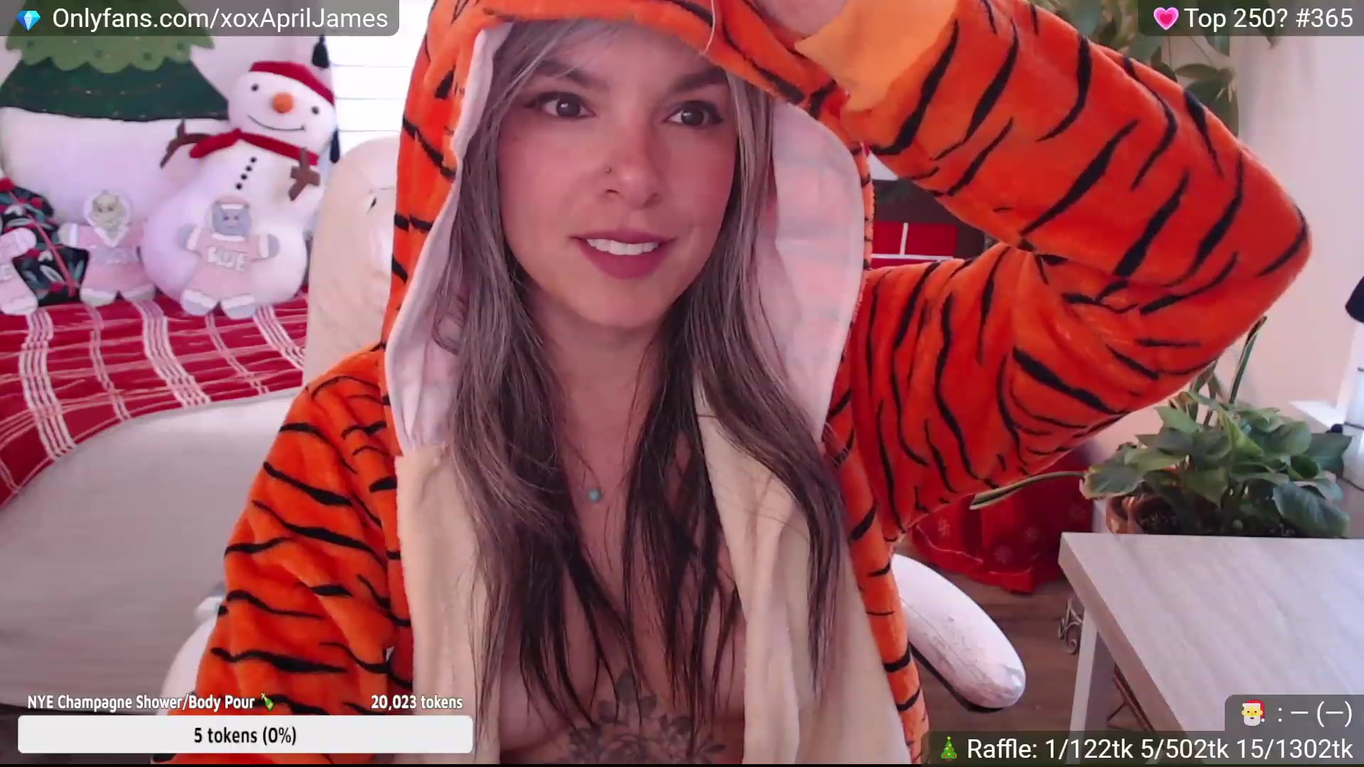 Gallery image thumbnail from AprilJames's myfreecams stream on, 12/31/2022, 17:39 image 14 of 20
