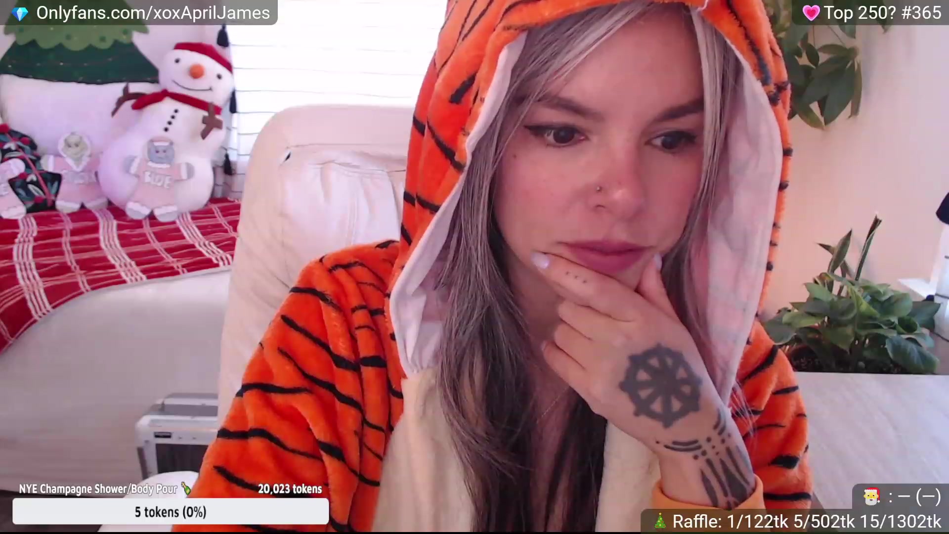 Gallery image thumbnail from AprilJames's myfreecams stream on, 12/31/2022, 17:39 image 13 of 20