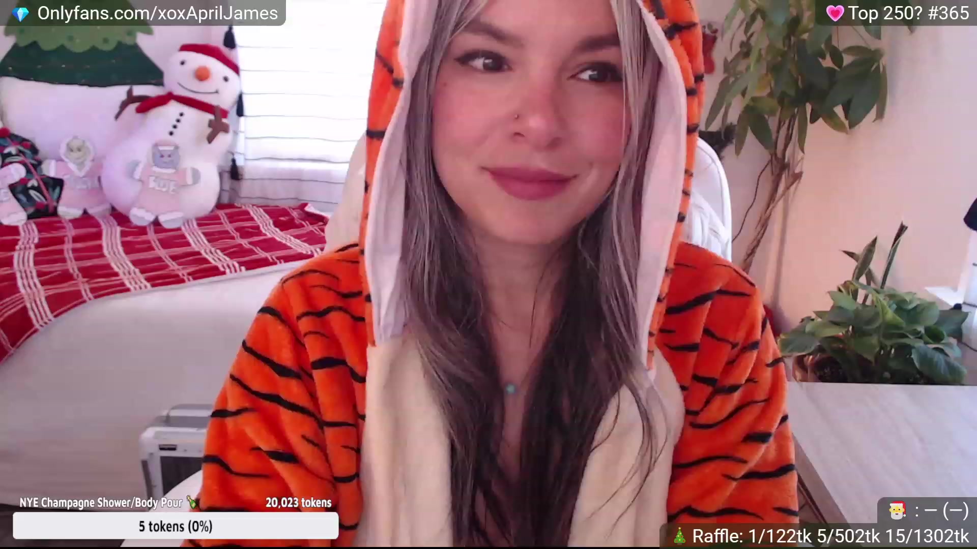 Gallery image thumbnail from AprilJames's myfreecams stream on, 12/31/2022, 17:39 image 8 of 20