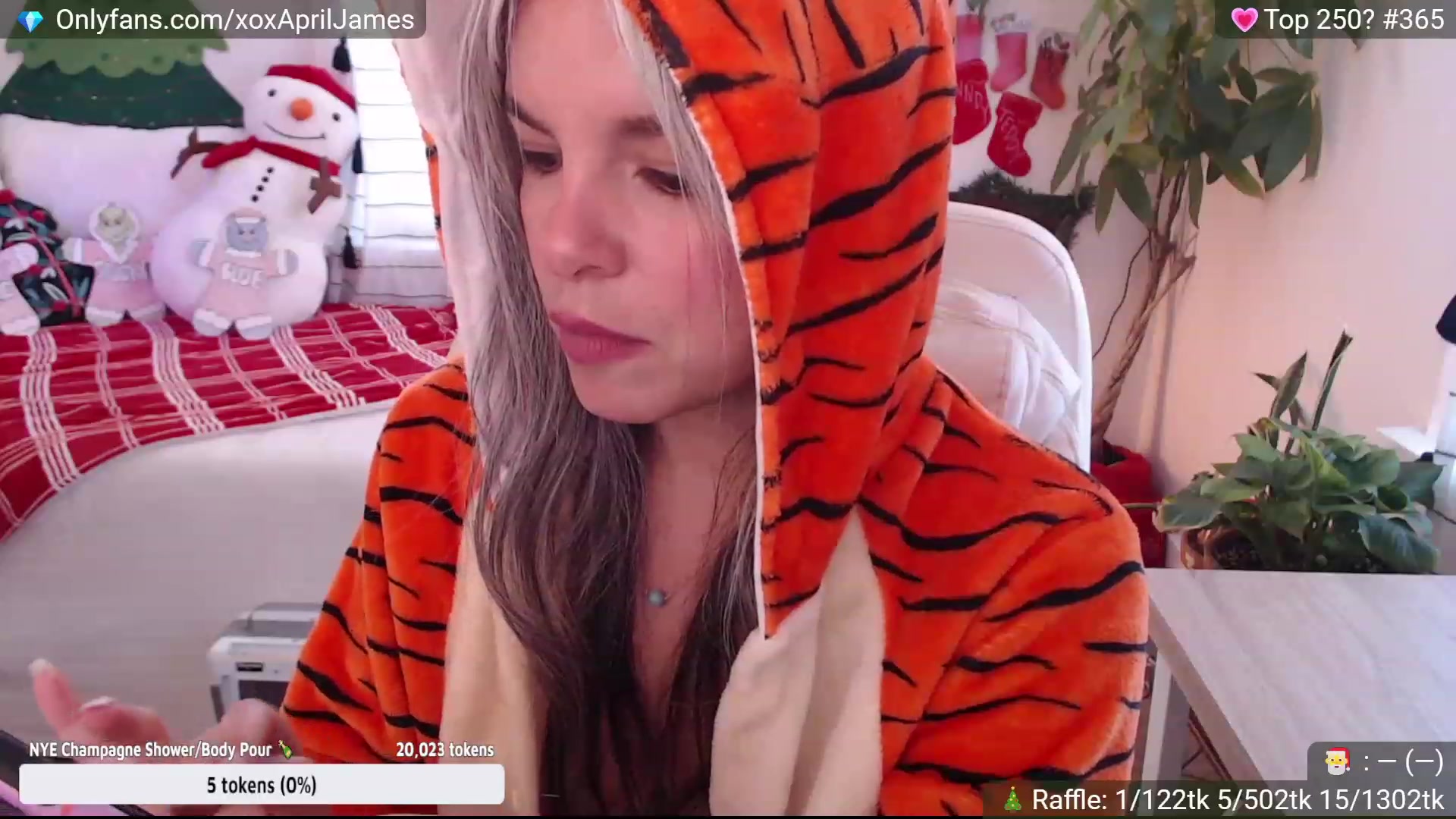 Gallery image thumbnail from AprilJames's myfreecams stream on, 12/31/2022, 17:39 image 16 of 20