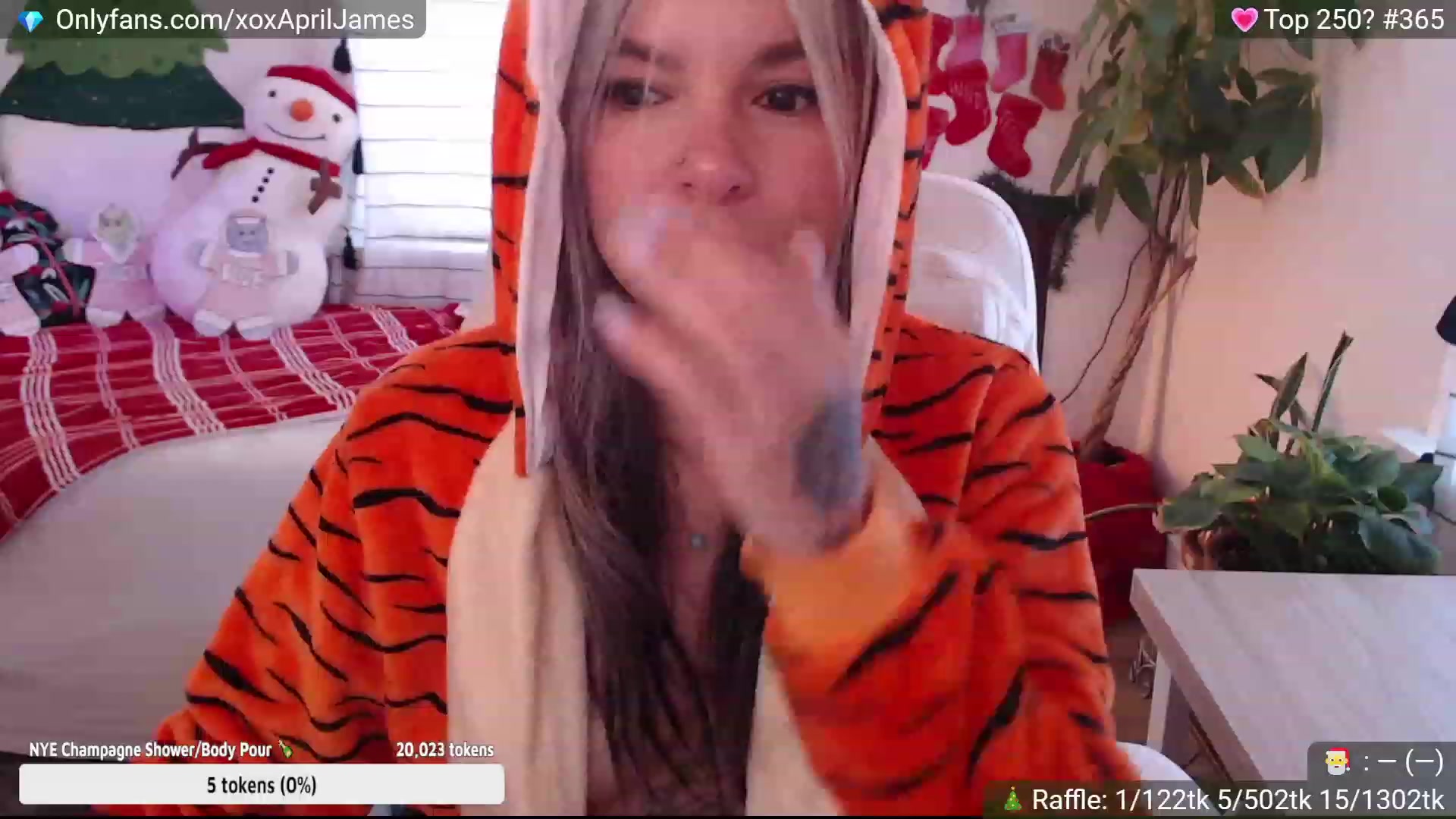 Gallery image thumbnail from AprilJames's myfreecams stream on, 12/31/2022, 17:39 image 3 of 20