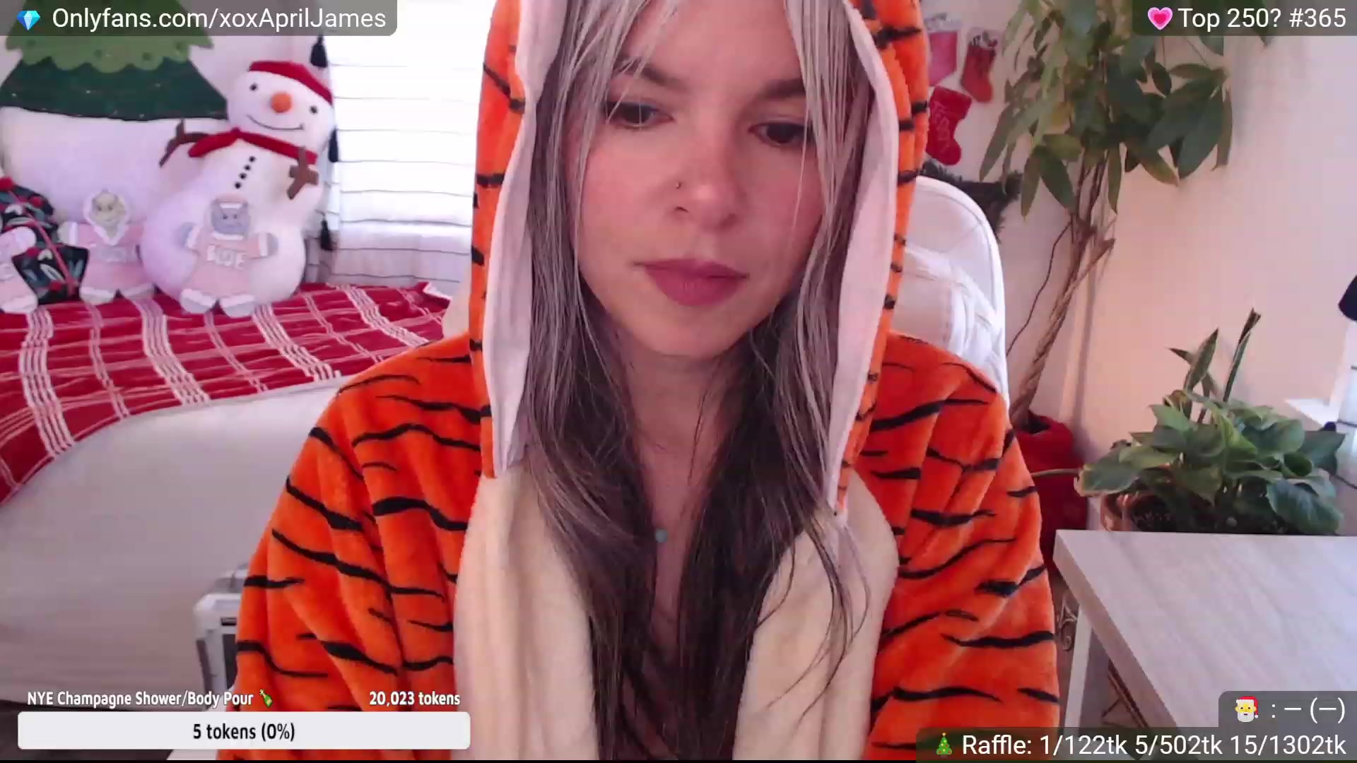 Gallery image thumbnail from AprilJames's myfreecams stream on, 12/31/2022, 17:39 image 9 of 20