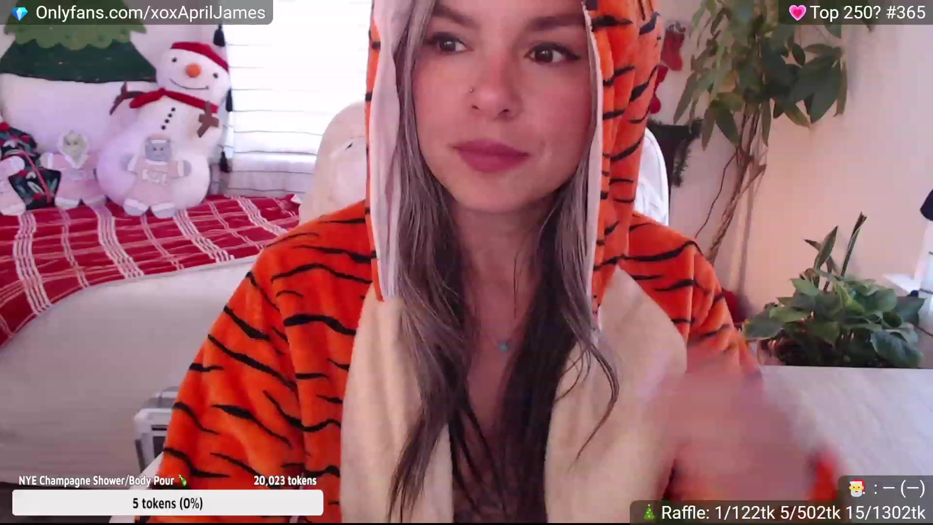 Gallery image thumbnail from AprilJames's myfreecams stream on, 12/31/2022, 17:39 image 1 of 20