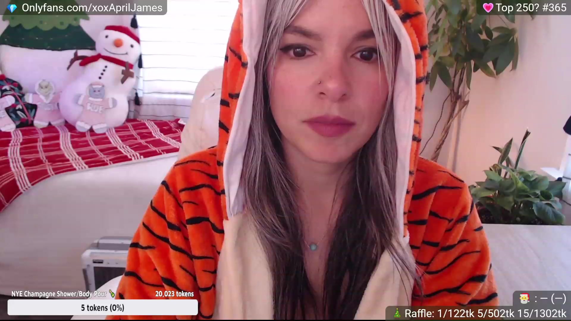 Gallery image thumbnail from AprilJames's myfreecams stream on, 12/31/2022, 17:39 image 10 of 20