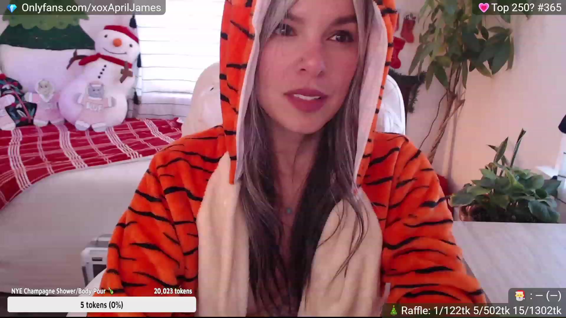 Gallery image thumbnail from AprilJames's myfreecams stream on, 12/31/2022, 17:39 image 4 of 20