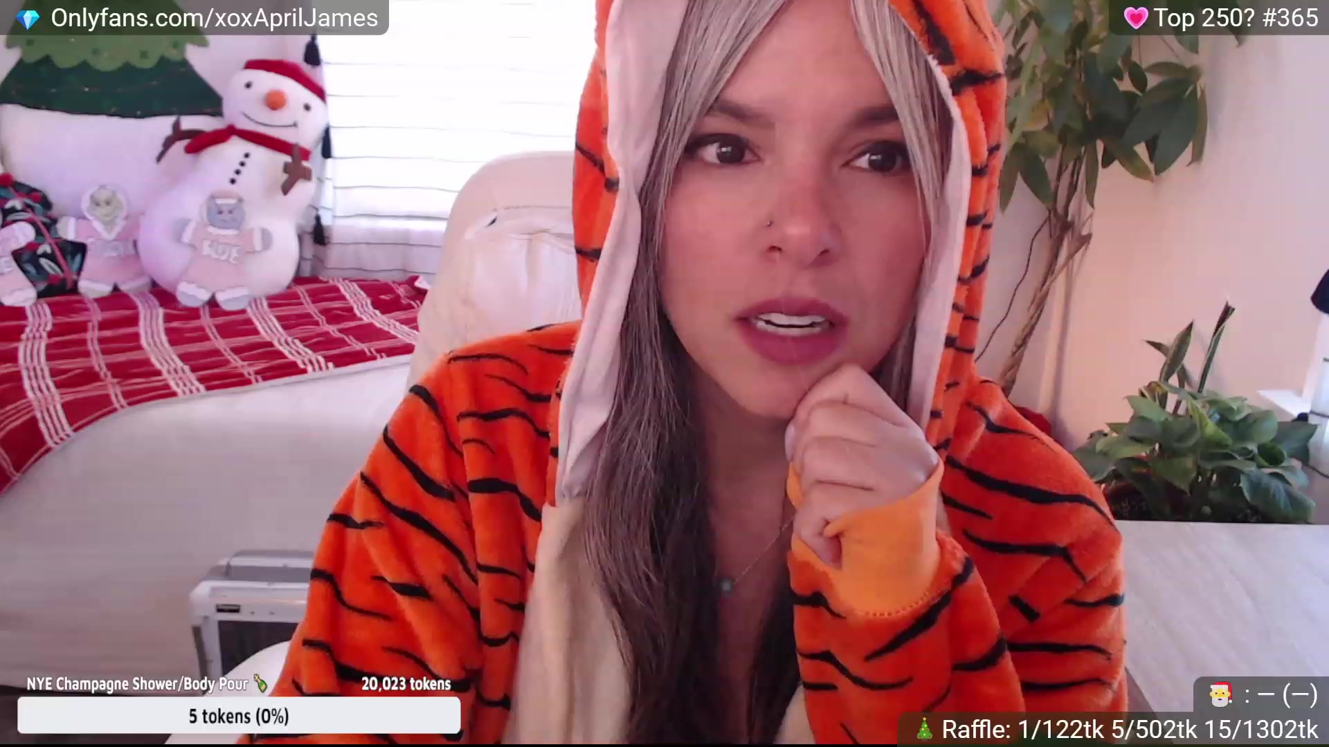 Gallery image thumbnail from AprilJames's myfreecams stream on, 12/31/2022, 17:39 image 5 of 20