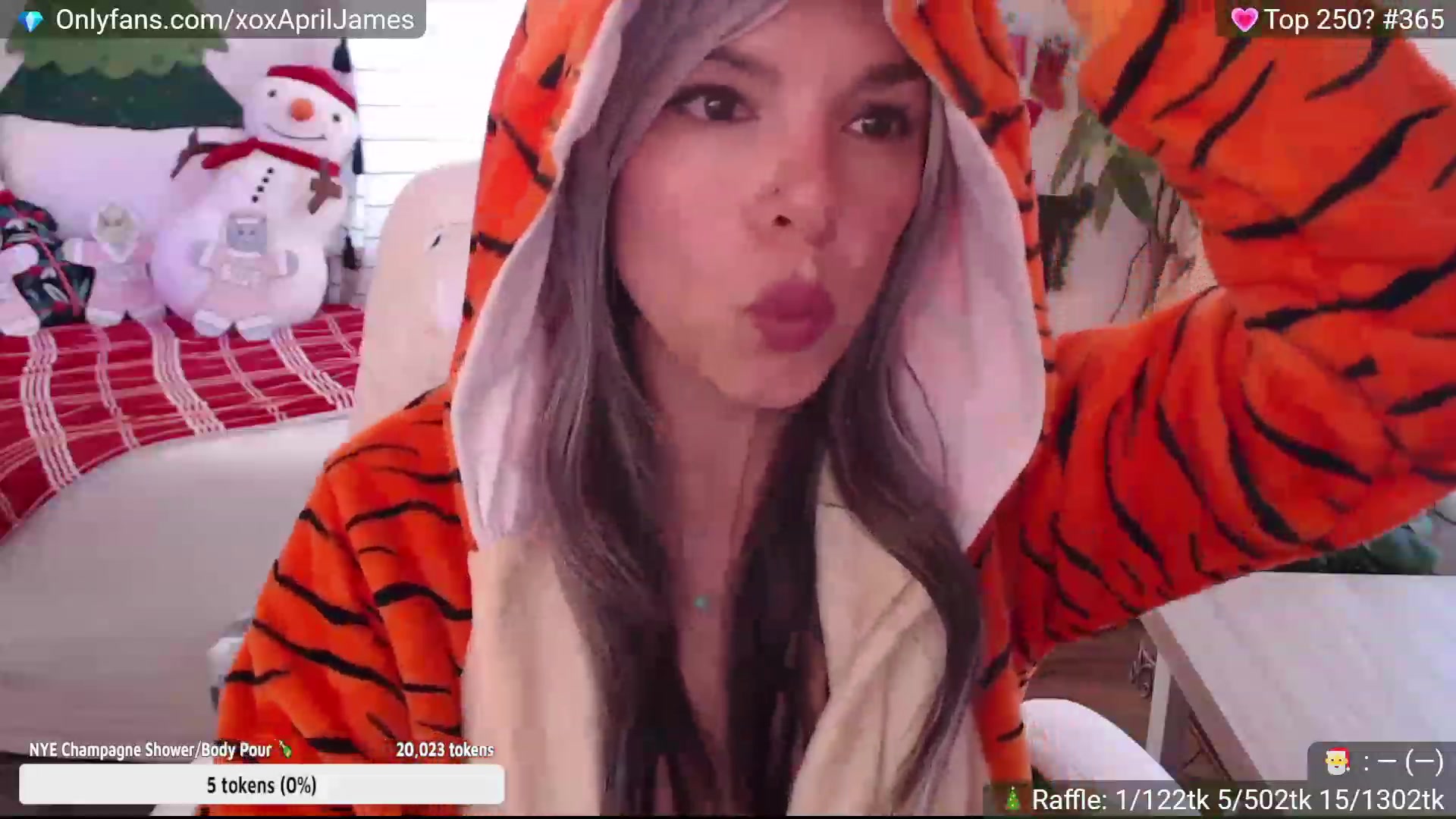 Gallery image thumbnail from AprilJames's myfreecams stream on, 12/31/2022, 17:39 image 12 of 20