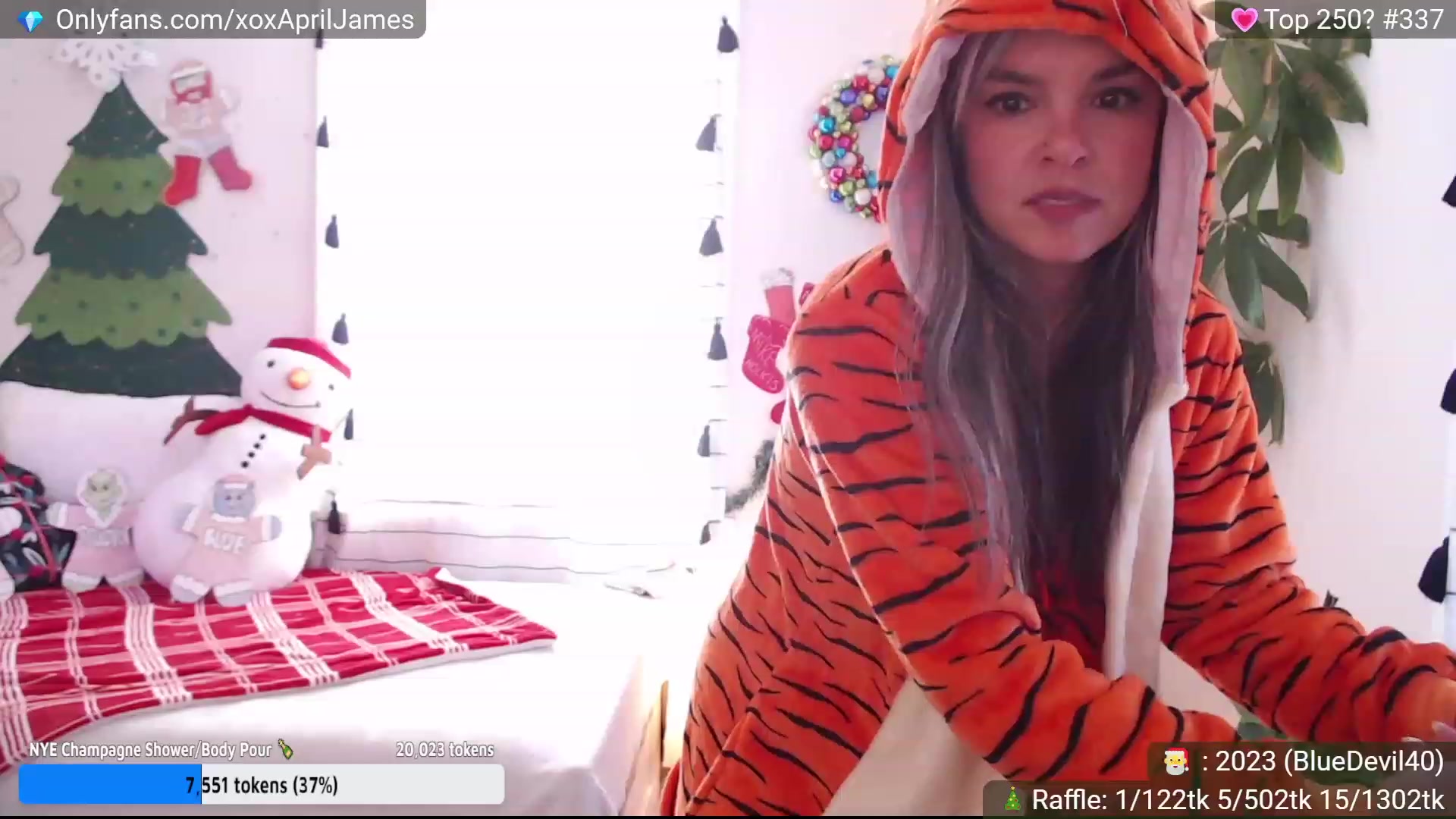 Gallery image thumbnail from AprilJames's myfreecams stream on, 12/31/2022, 19:04 image 13 of 20