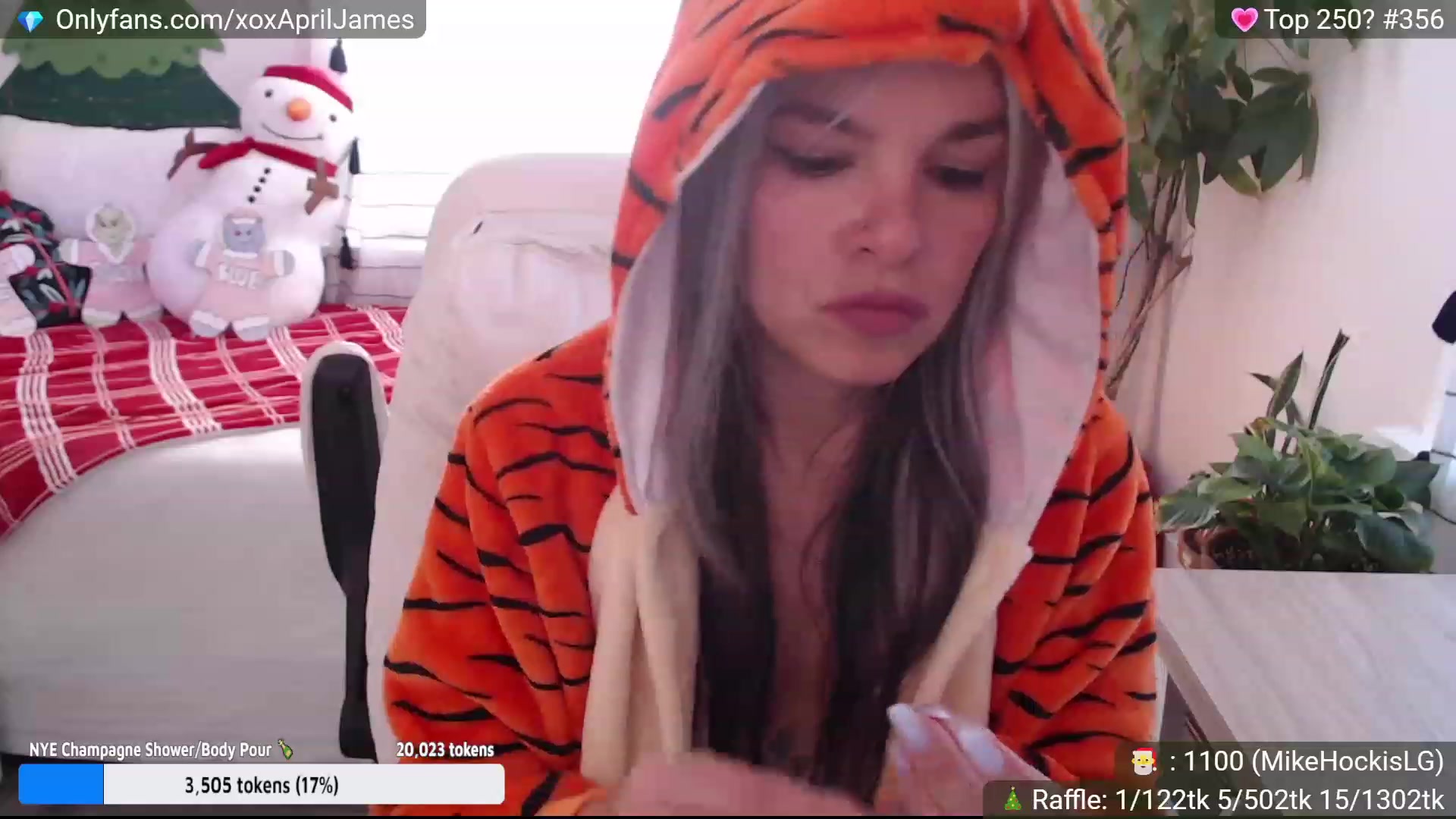 Gallery image thumbnail from AprilJames's myfreecams stream on, 12/31/2022, 19:04 image 4 of 20