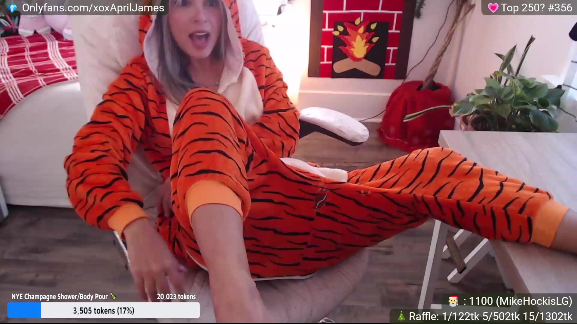 Gallery image thumbnail from AprilJames's myfreecams stream on, 12/31/2022, 19:04 image 9 of 20