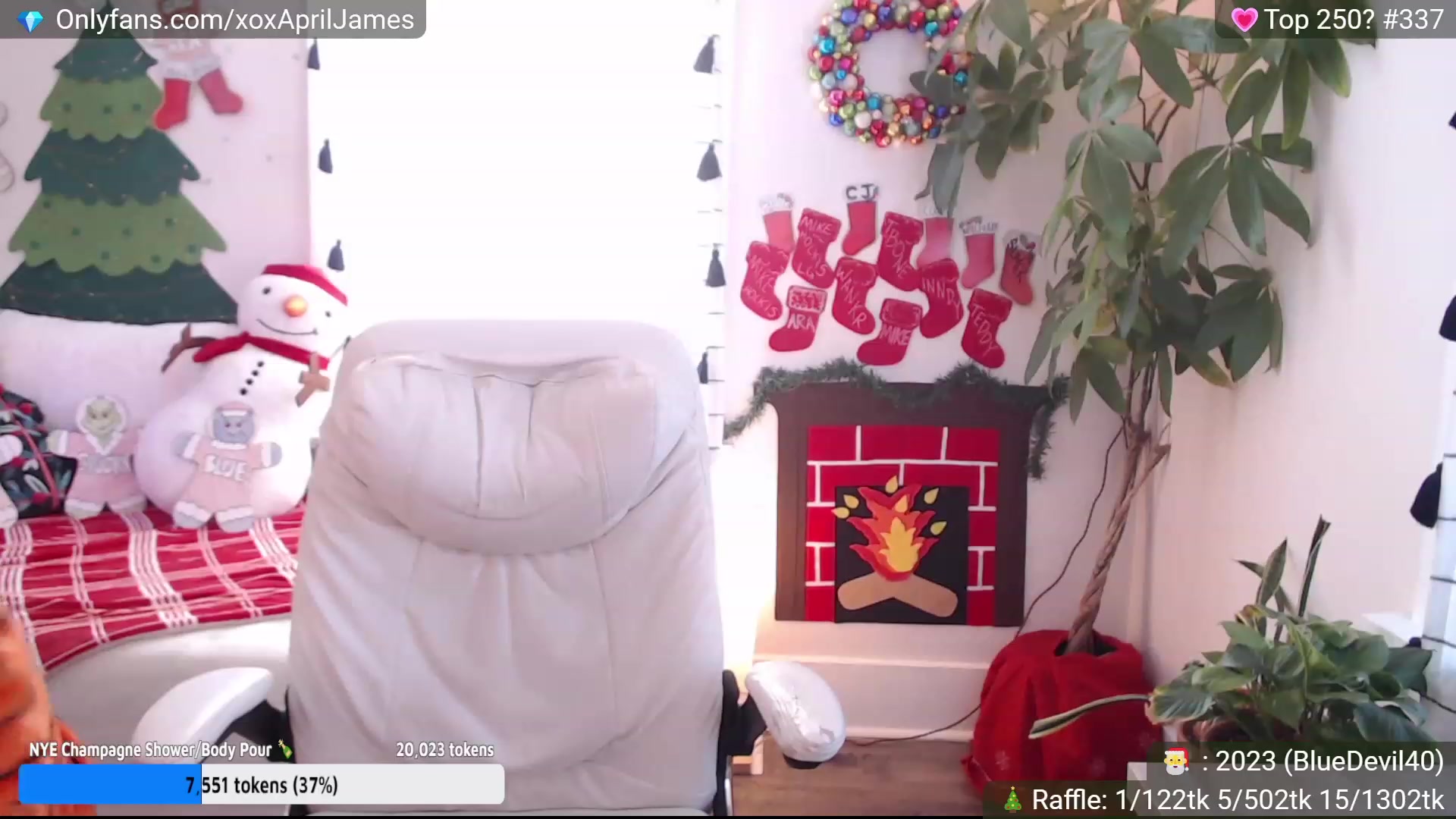 Gallery image thumbnail from AprilJames's myfreecams stream on, 12/31/2022, 19:04 image 12 of 20