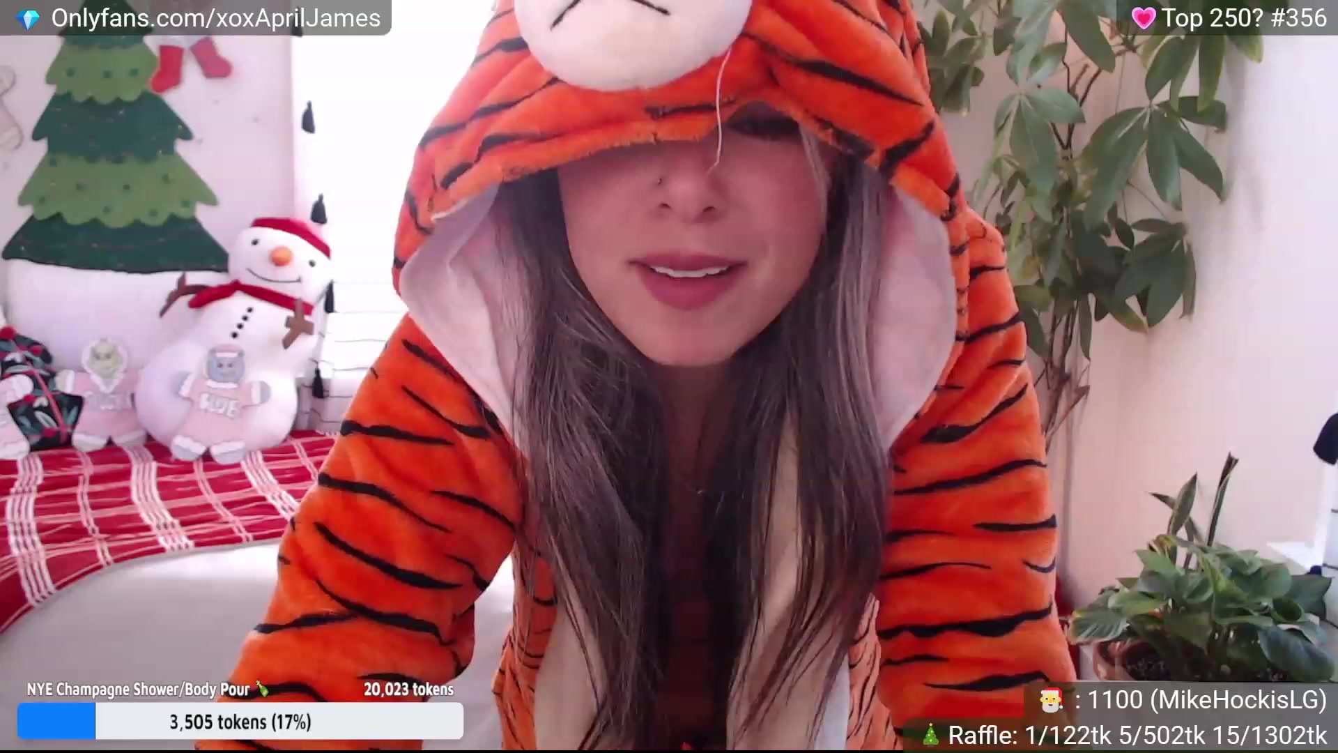 Gallery image thumbnail from AprilJames's myfreecams stream on, 12/31/2022, 19:04 image 2 of 20