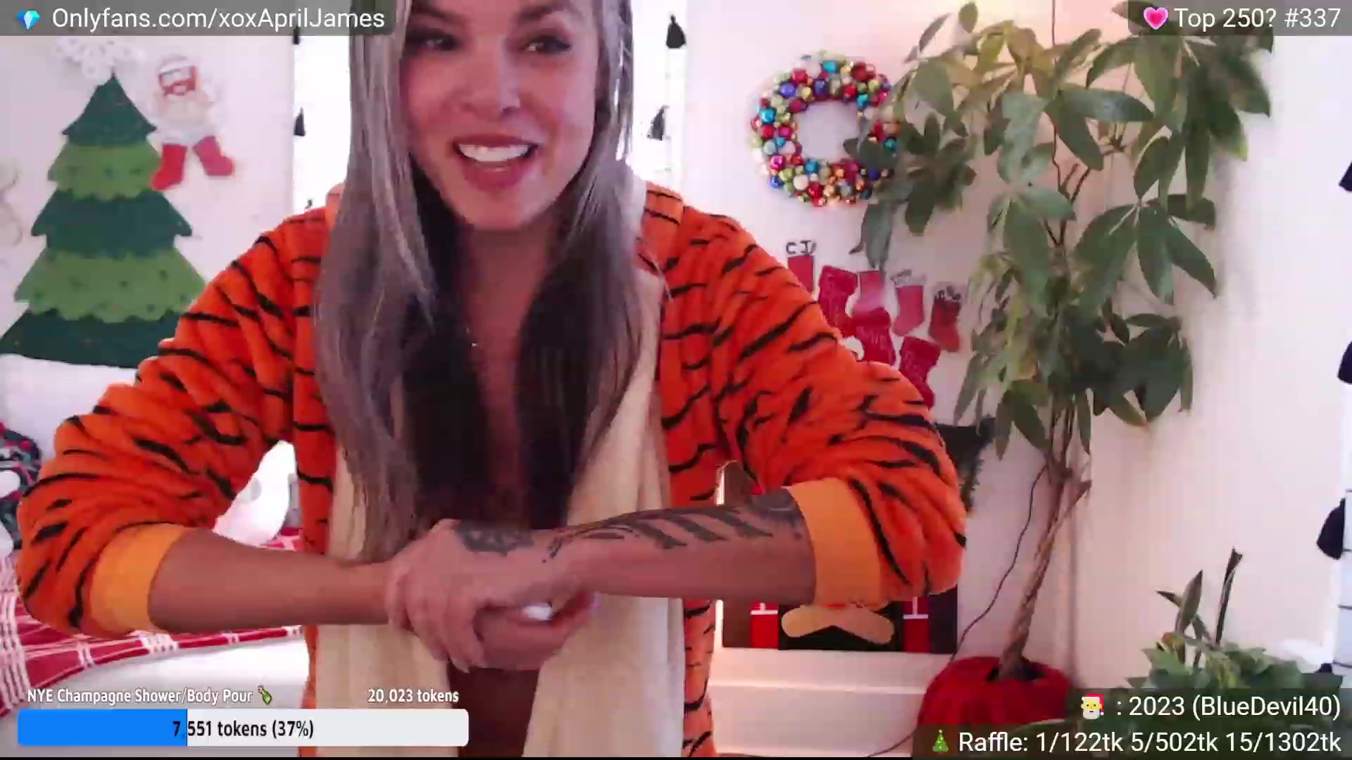 Gallery image thumbnail from AprilJames's myfreecams stream on, 12/31/2022, 19:04 image 14 of 20