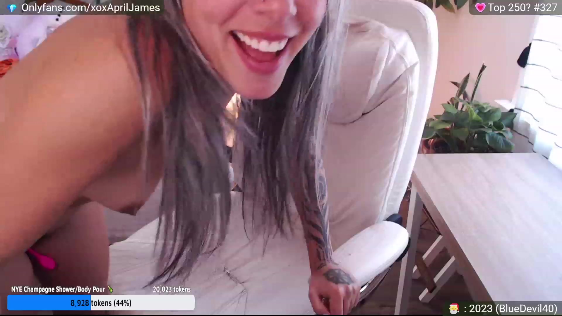 Gallery image thumbnail from AprilJames's myfreecams stream on, 12/31/2022, 23:28 image 7 of 20