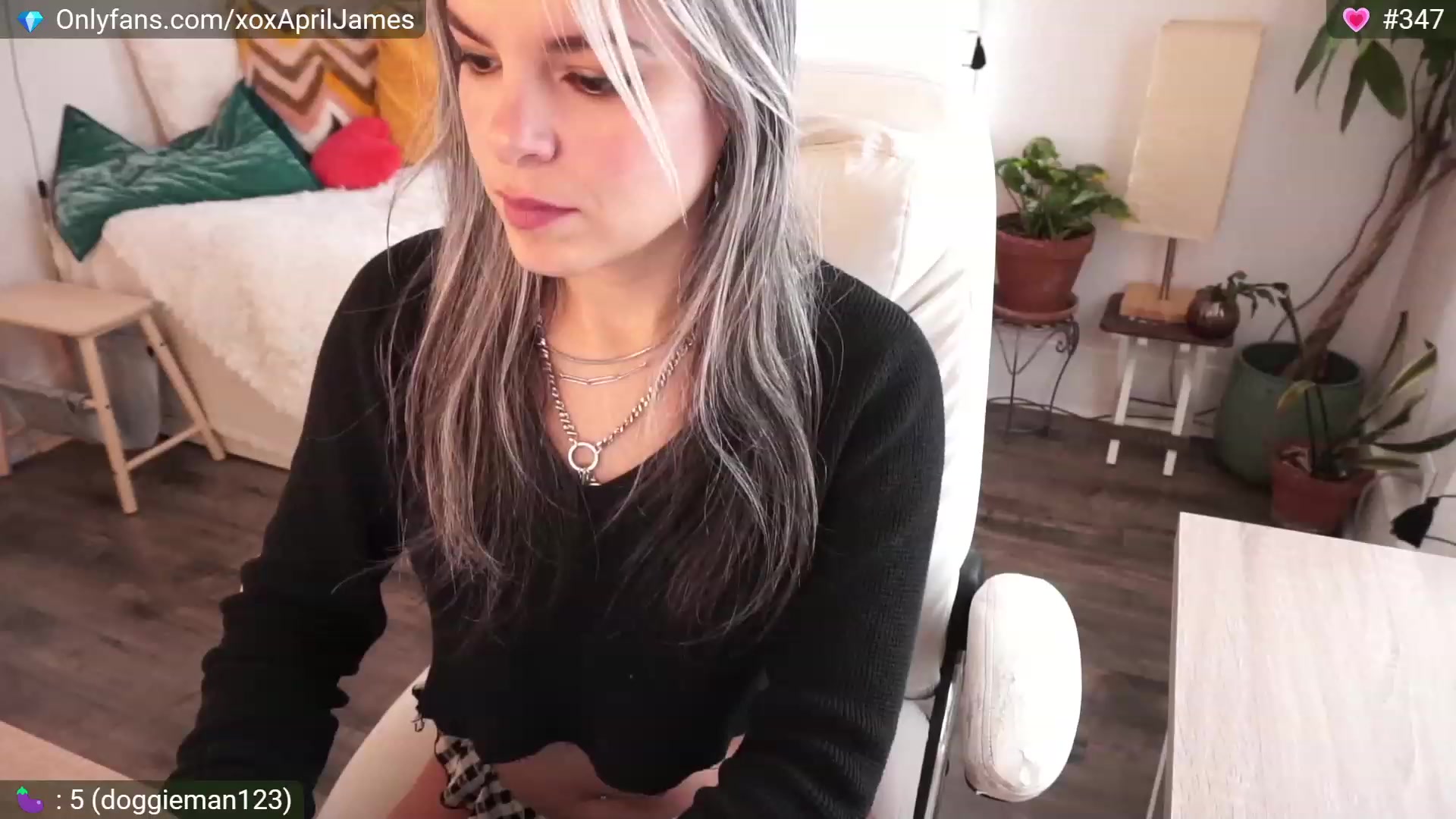 Gallery image thumbnail from AprilJames's myfreecams stream on, 01/16/2023, 17:36 image 6 of 20