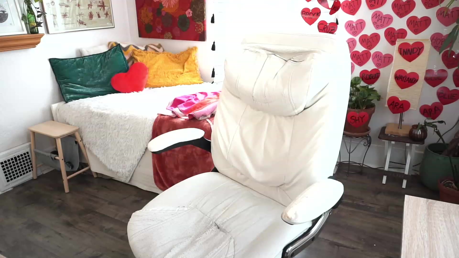 Gallery image thumbnail from AprilJames's myfreecams stream on, 02/11/2023, 20:54 image 17 of 20