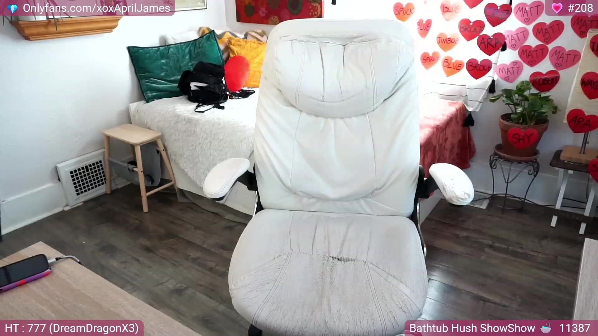Gallery image thumbnail from AprilJames's myfreecams stream on, 02/12/2023, 20:21 image 13 of 20