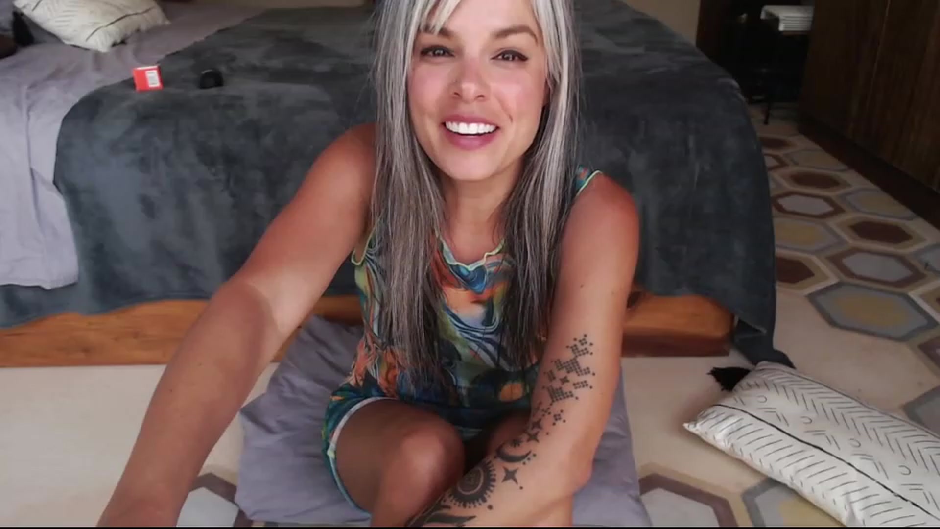Gallery image thumbnail from AprilJames's myfreecams stream on, 03/02/2023, 17:42 image 9 of 20