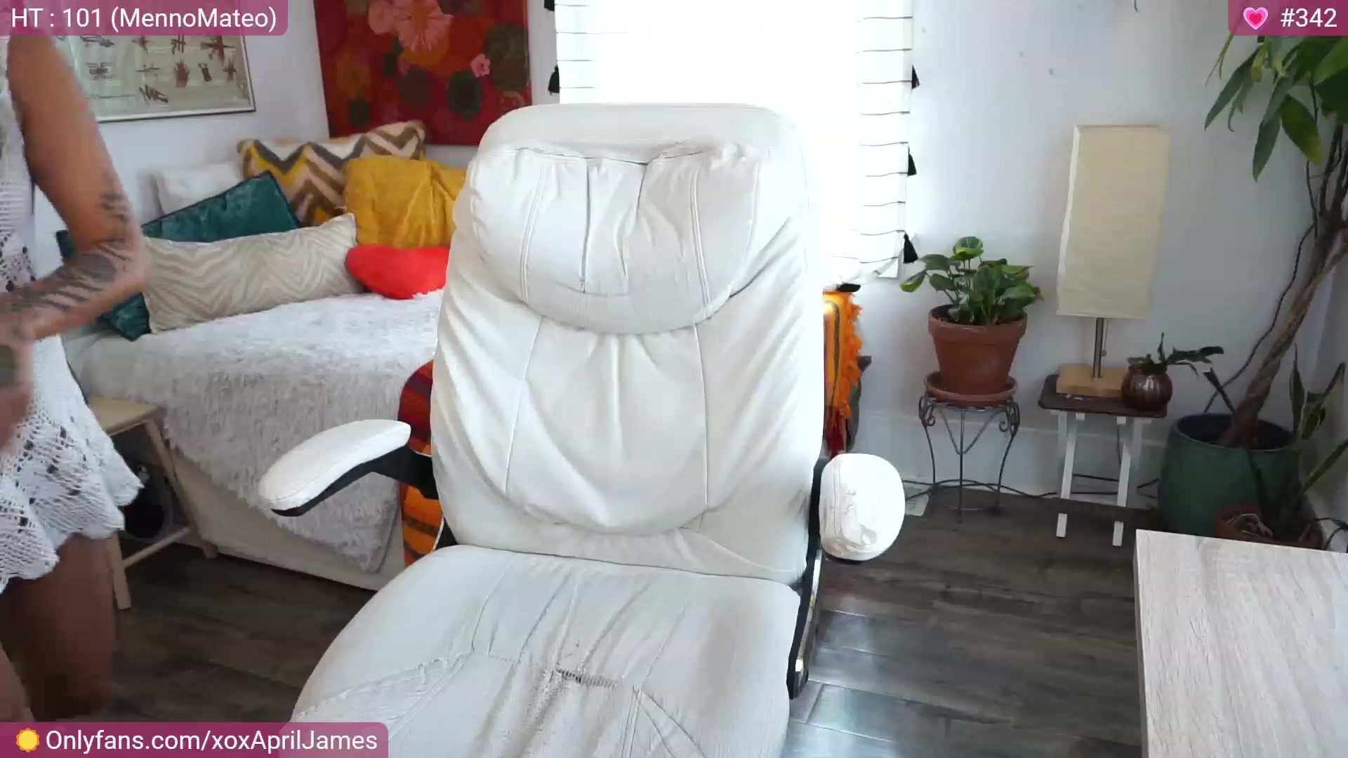 Gallery image thumbnail from AprilJames's myfreecams stream on, 03/22/2023, 18:28 image 20 of 20