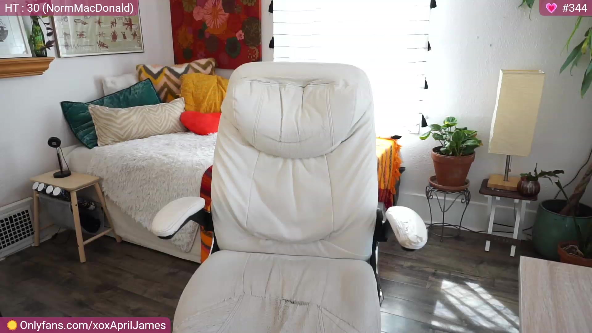 Gallery image thumbnail from AprilJames's myfreecams stream on, 03/22/2023, 18:28 image 3 of 20