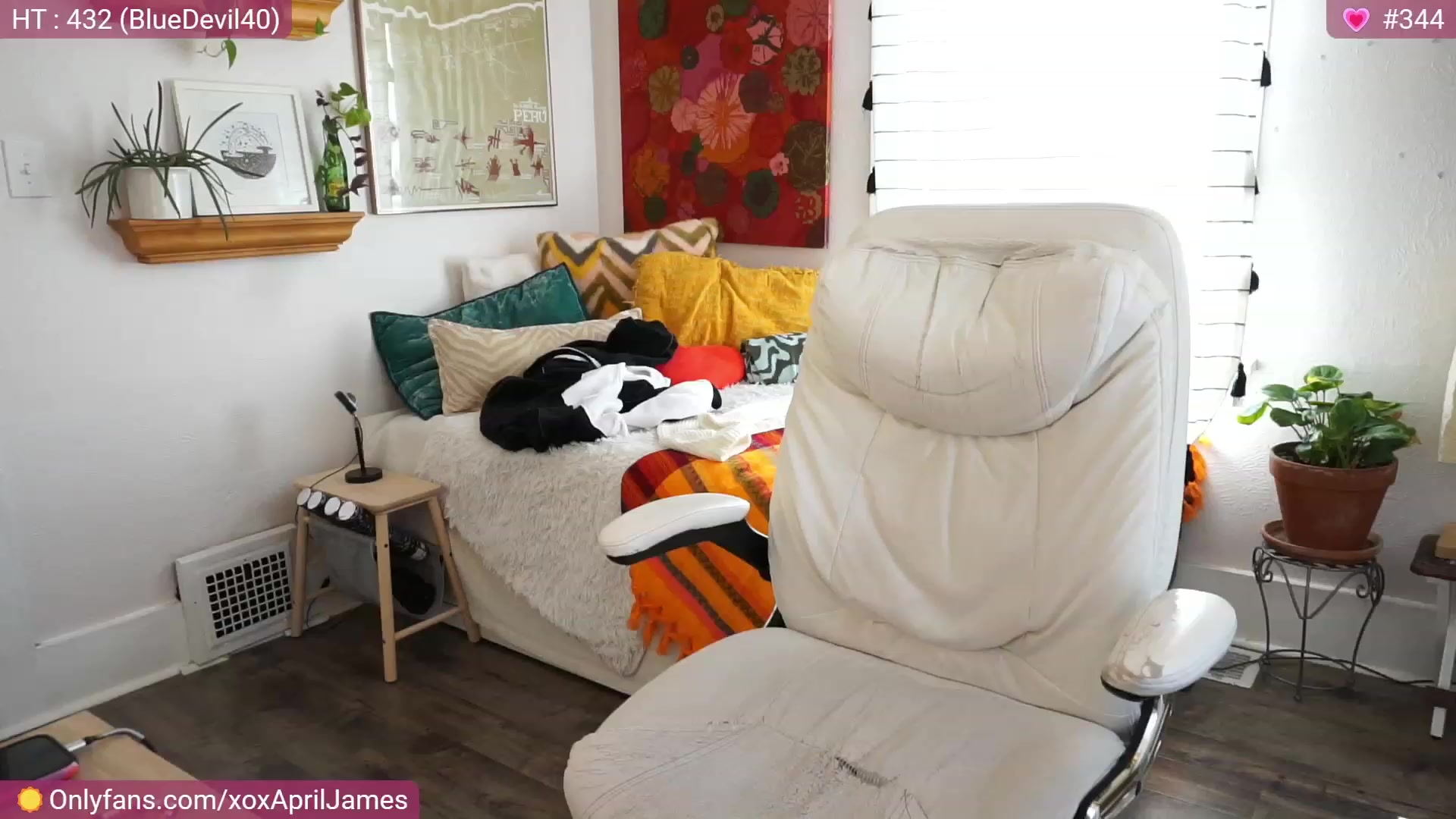 Gallery image thumbnail from AprilJames's myfreecams stream on, 03/24/2023, 17:43 image 13 of 20