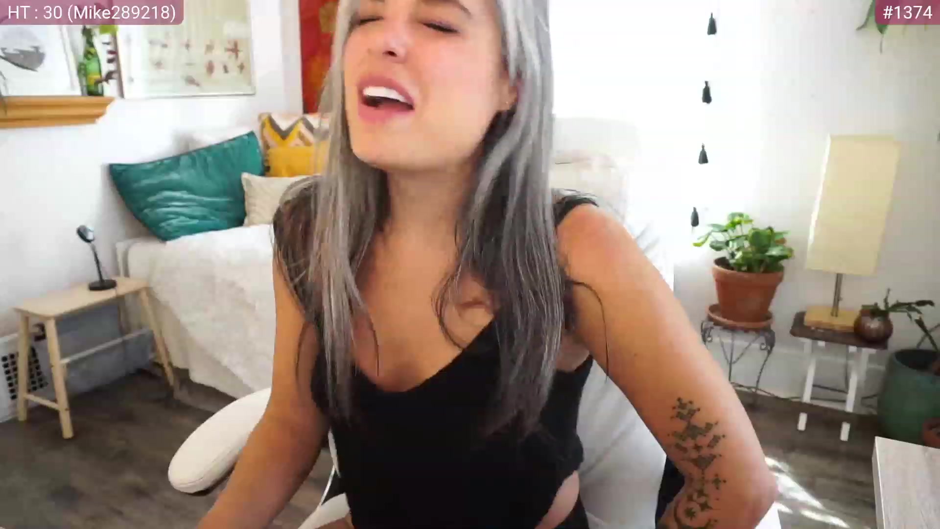 Gallery image thumbnail from AprilJames's myfreecams stream on, 04/06/2023, 17:25 image 11 of 20
